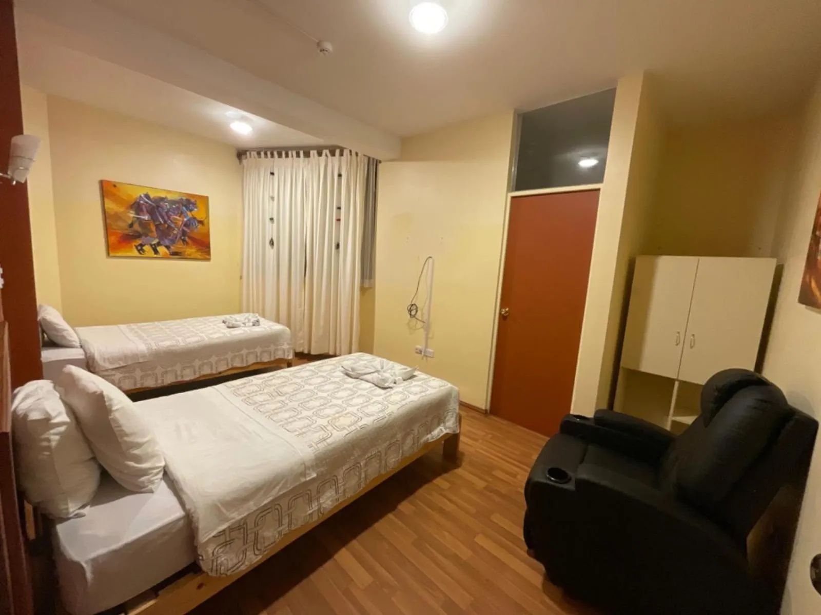 Shower in Hotel Andean Host Inn