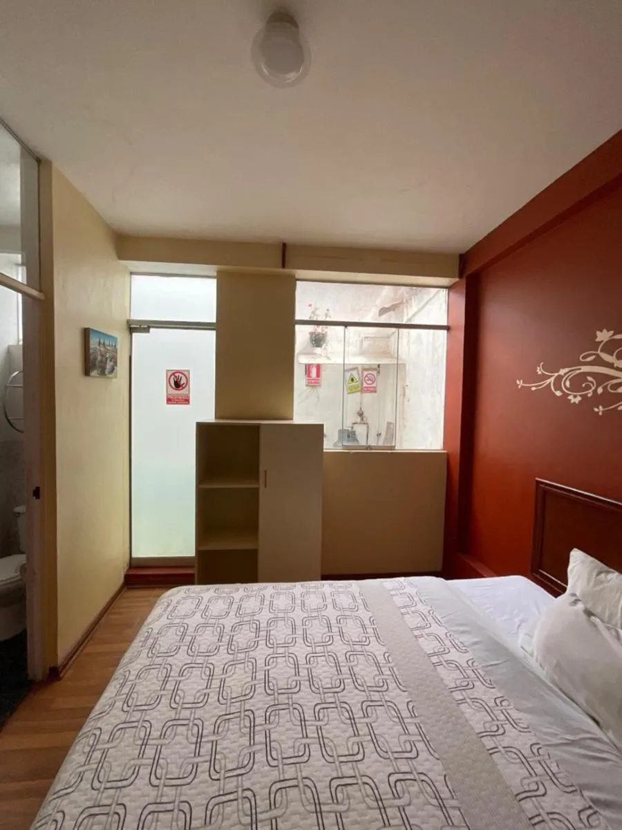 Shower in Hotel Andean Host Inn