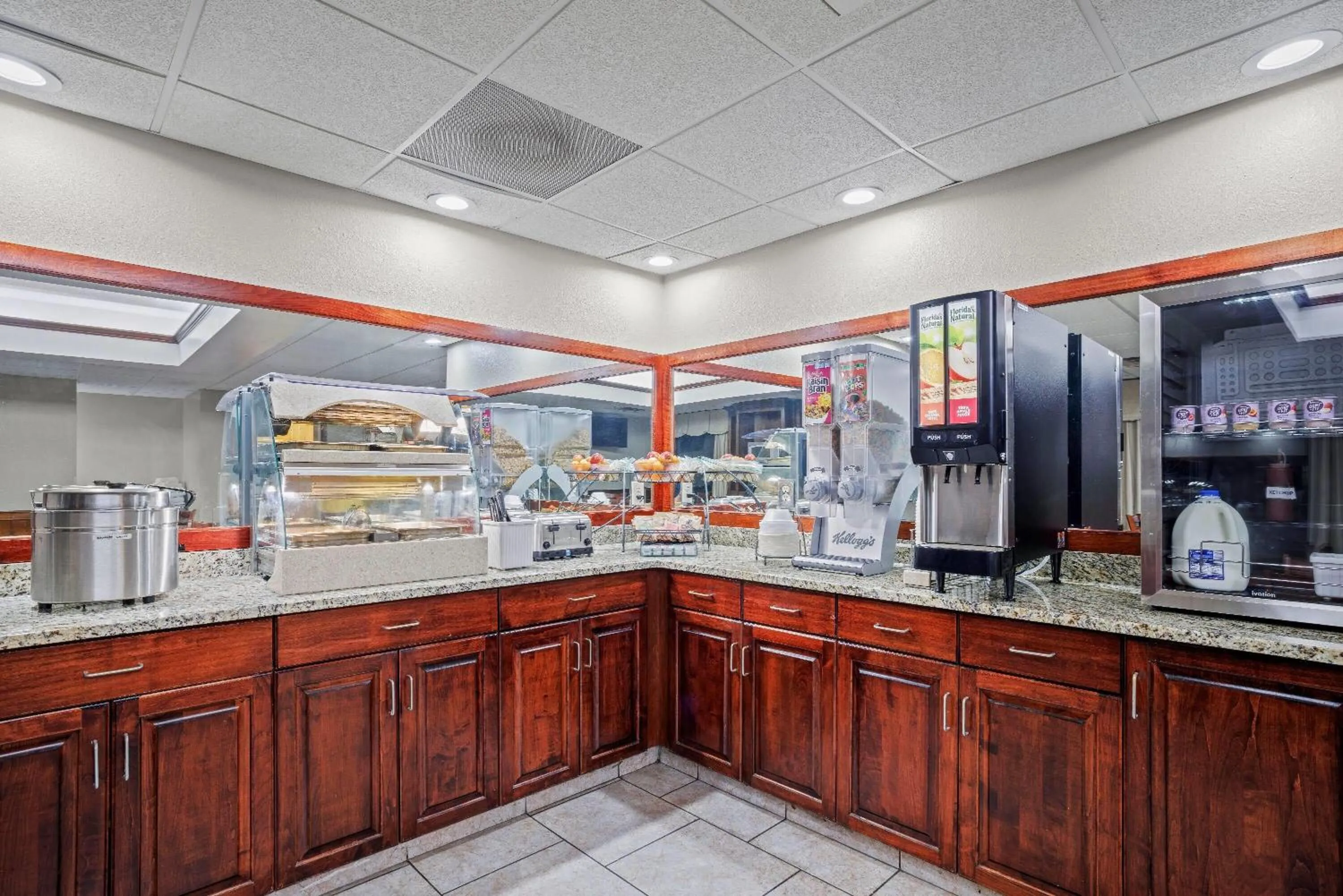 Restaurant/places to eat in Baymont by Wyndham Madisonville