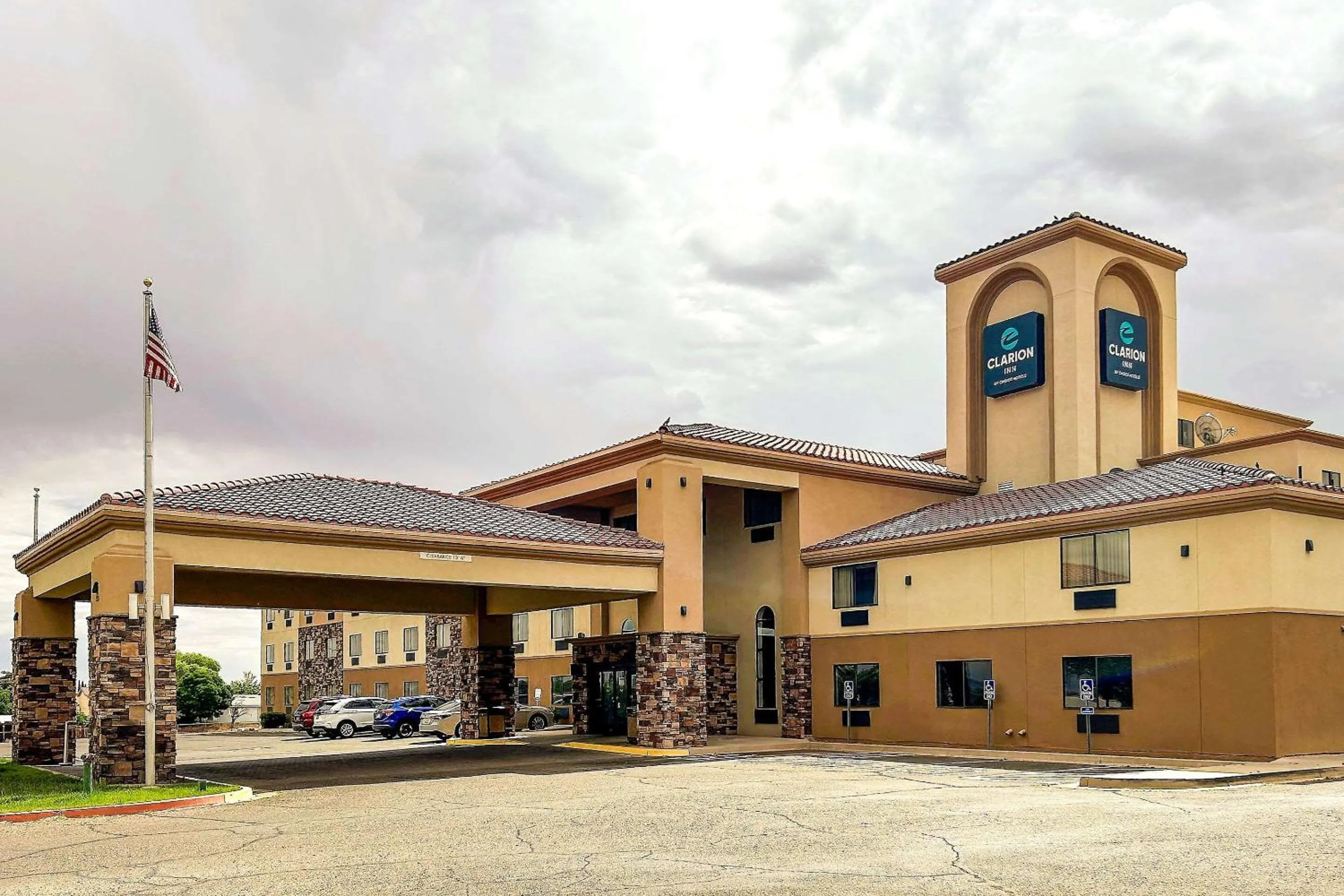 Property building in Clarion Inn Page - Lake Powell