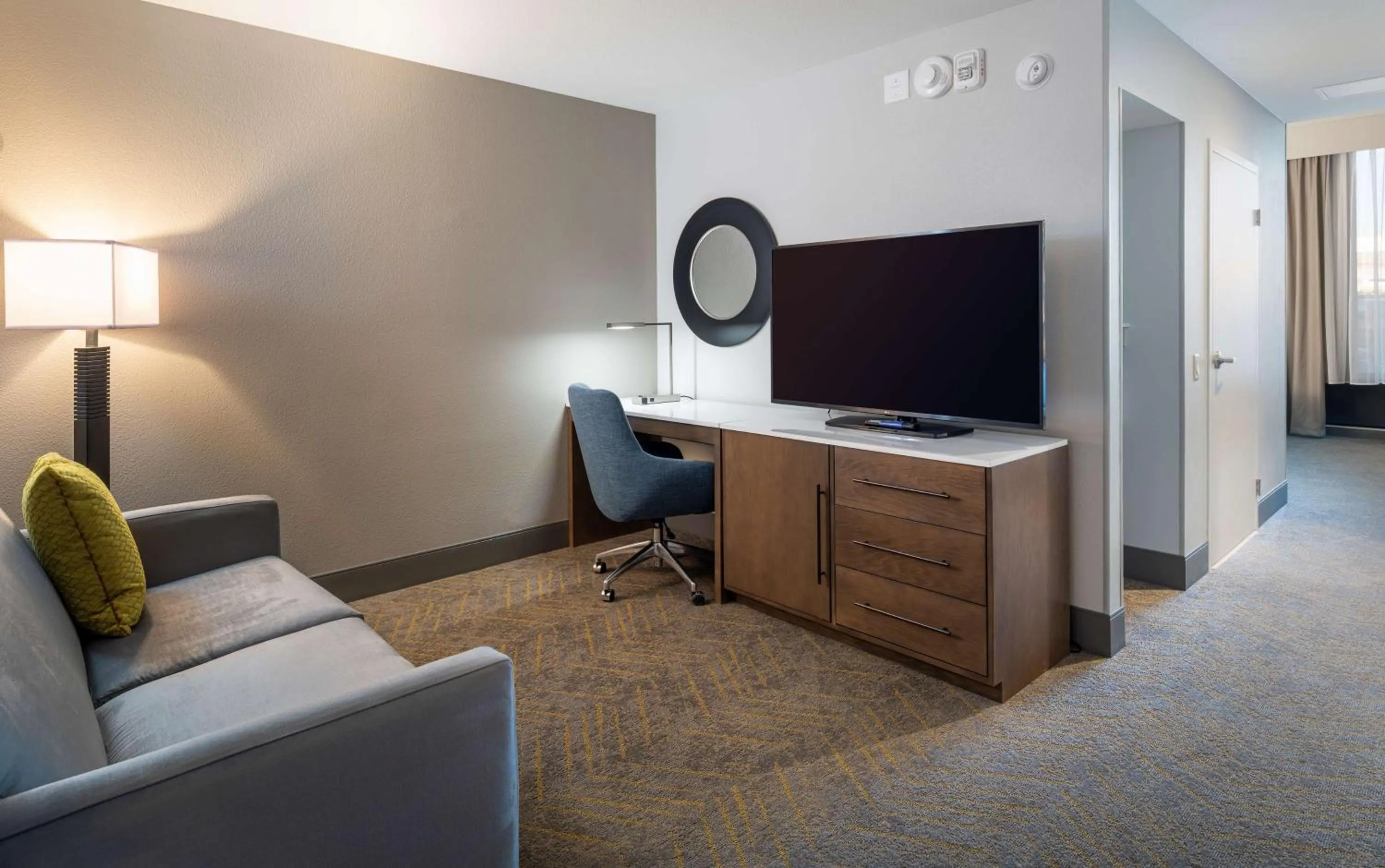 Bedroom in Doubletree By Hilton Madison East