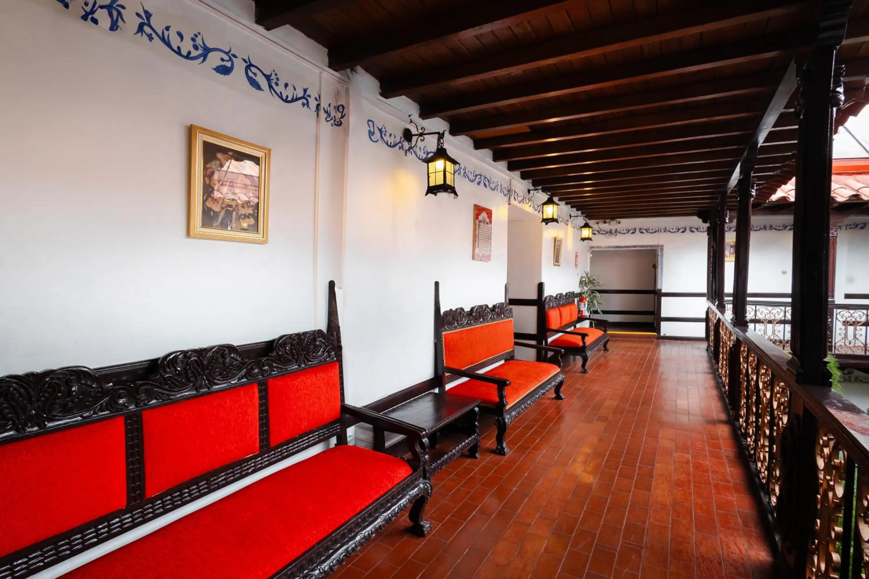 Seating area in Royal Inka I
