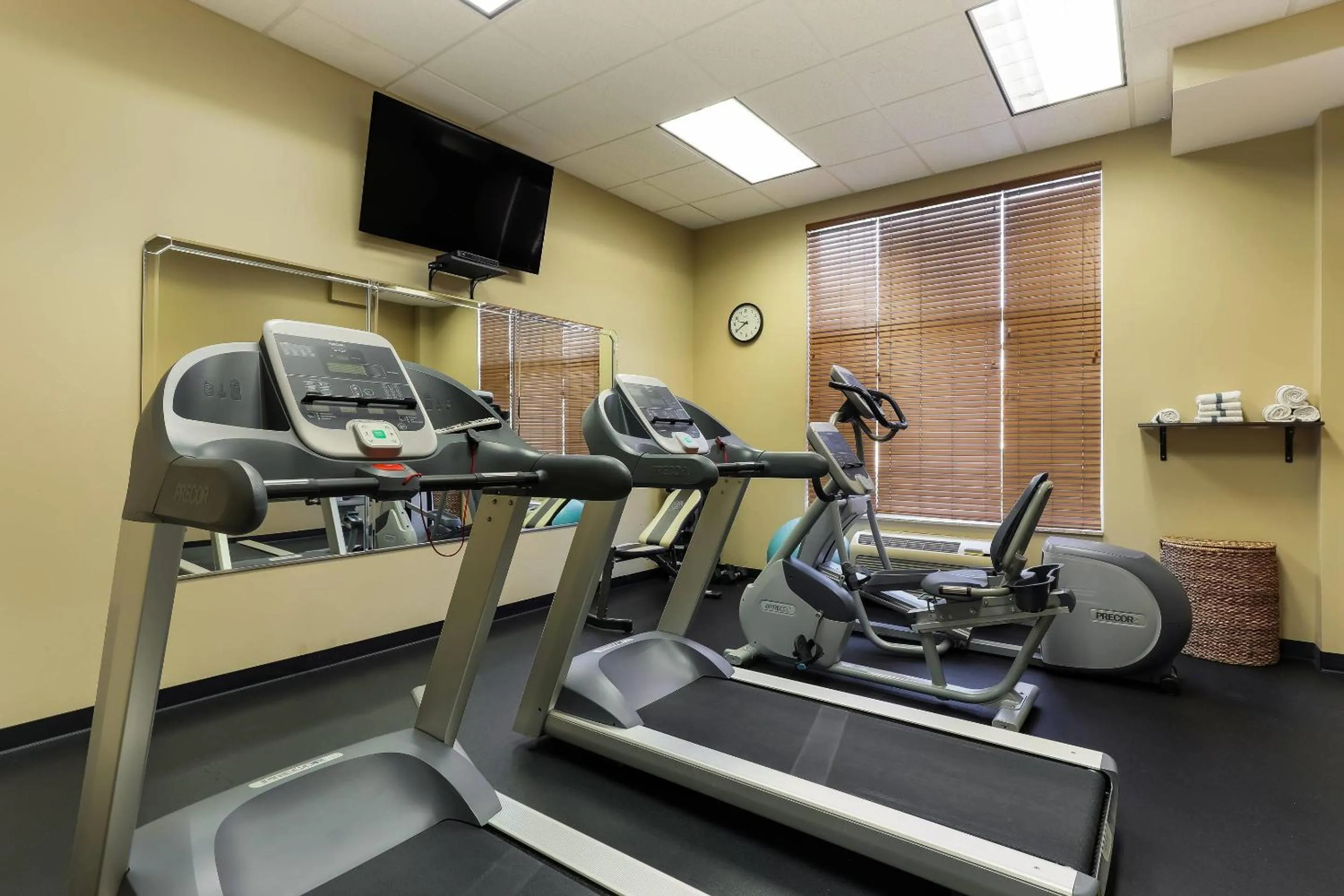 Fitness centre/facilities in MainStay Suites Fitchburg - Madison