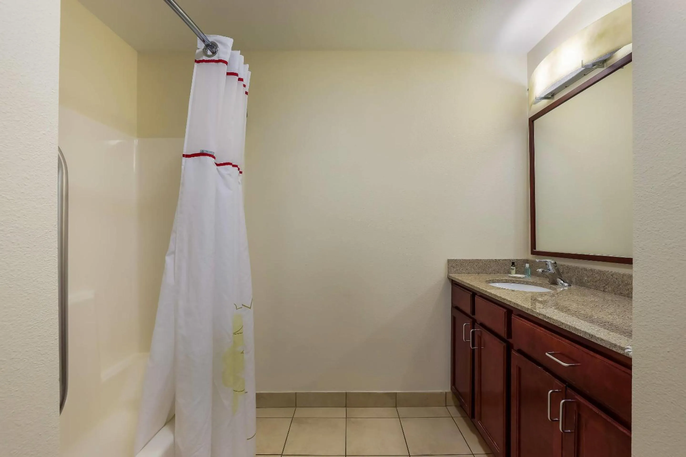 Bedroom in MainStay Suites Fitchburg - Madison