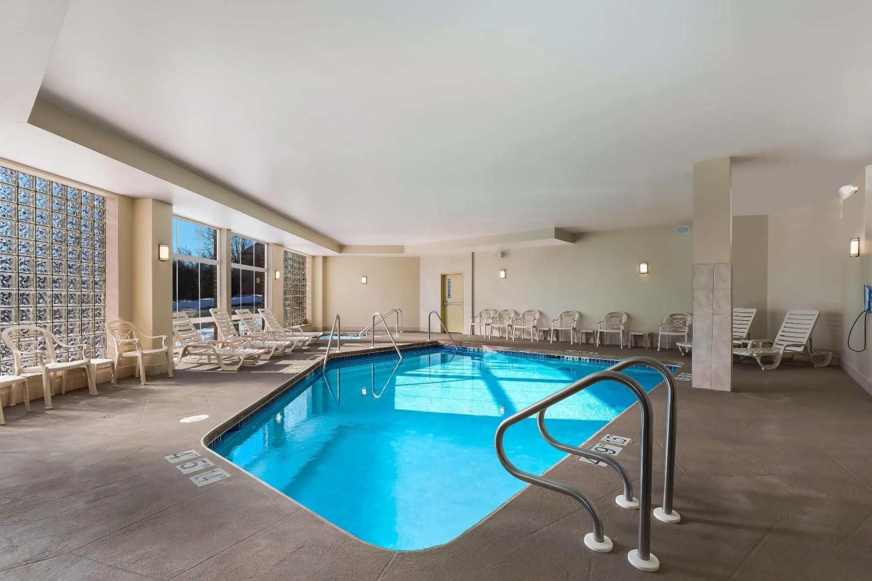 Swimming pool in MainStay Suites Fitchburg - Madison