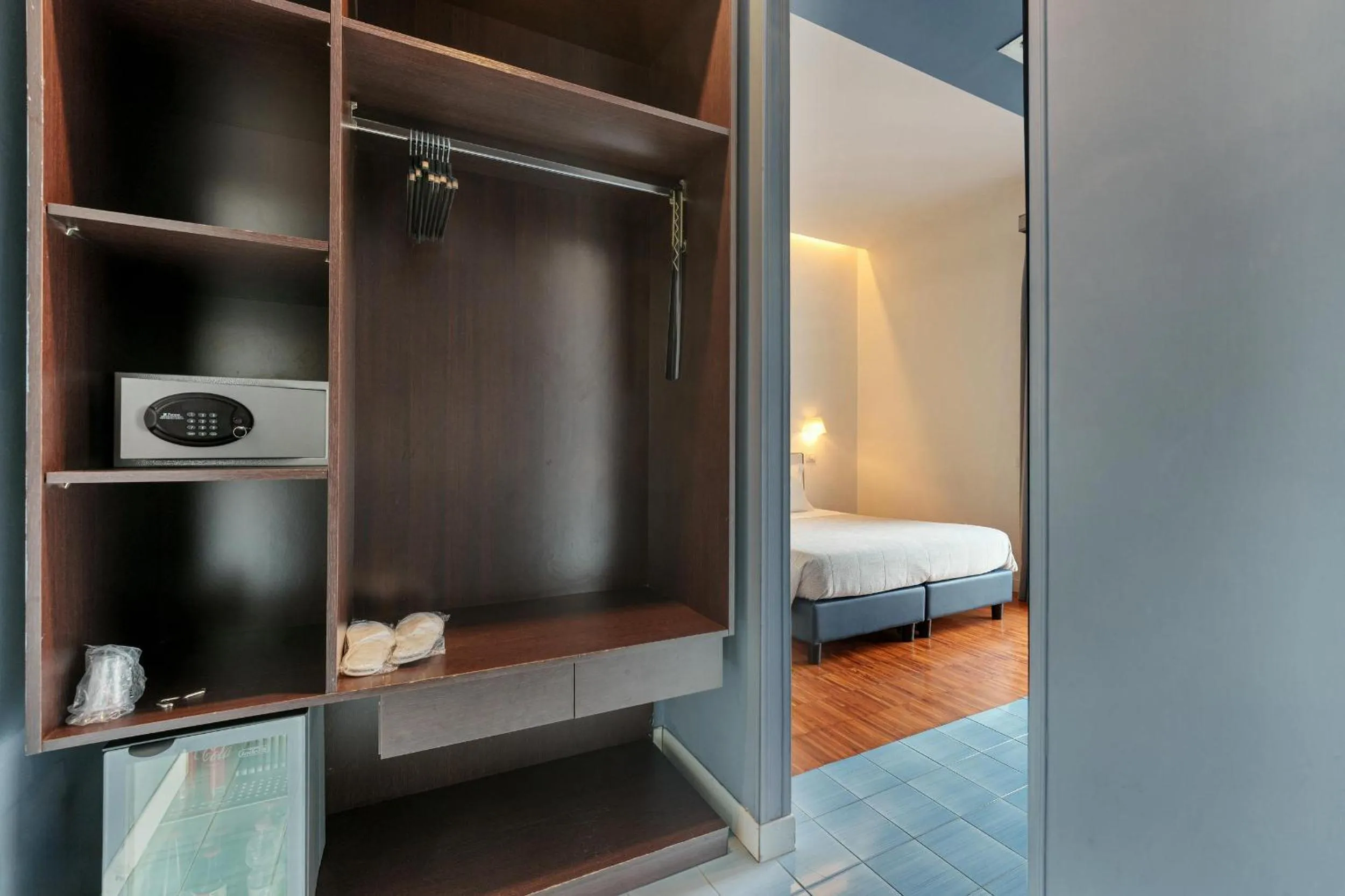 wardrobe, Bed in Attico Partenopeo