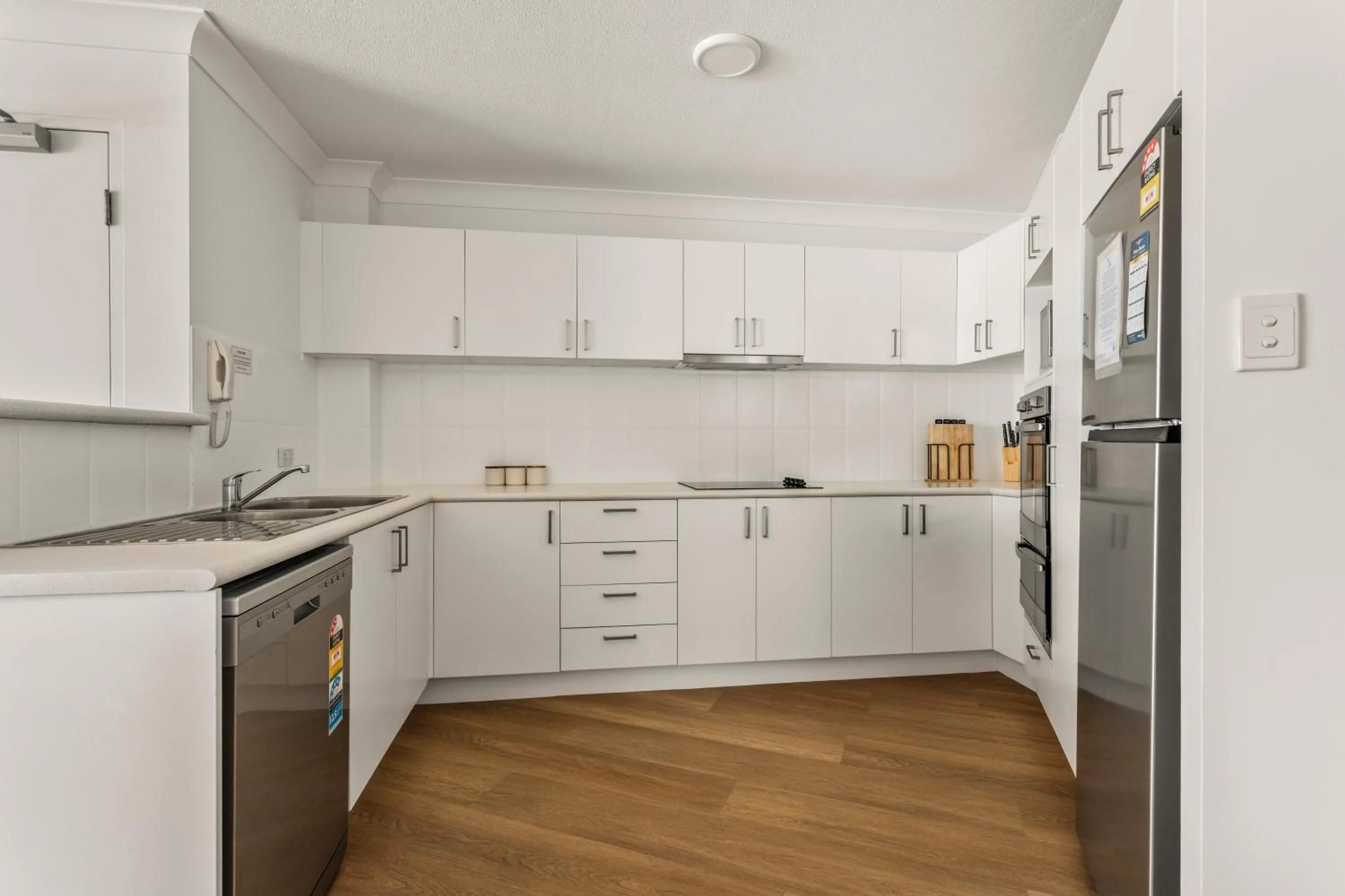 Kitchen or kitchenette in Kirra Palms Holiday Apartments