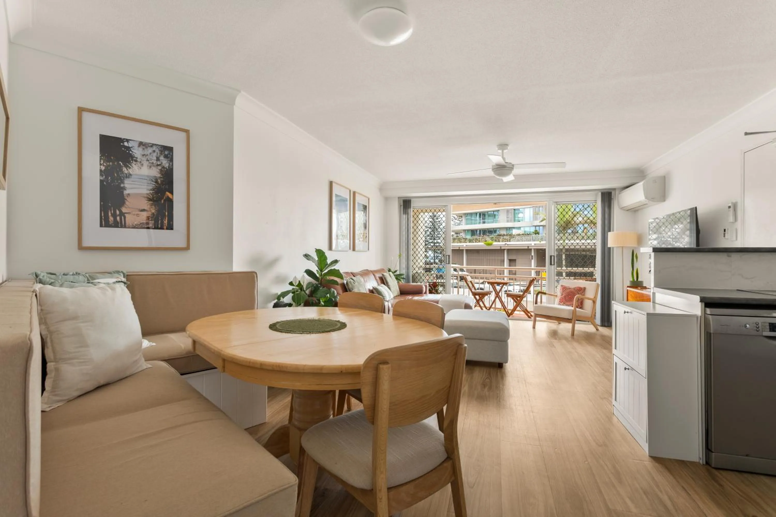 Dining area in Kirra Palms Holiday Apartments