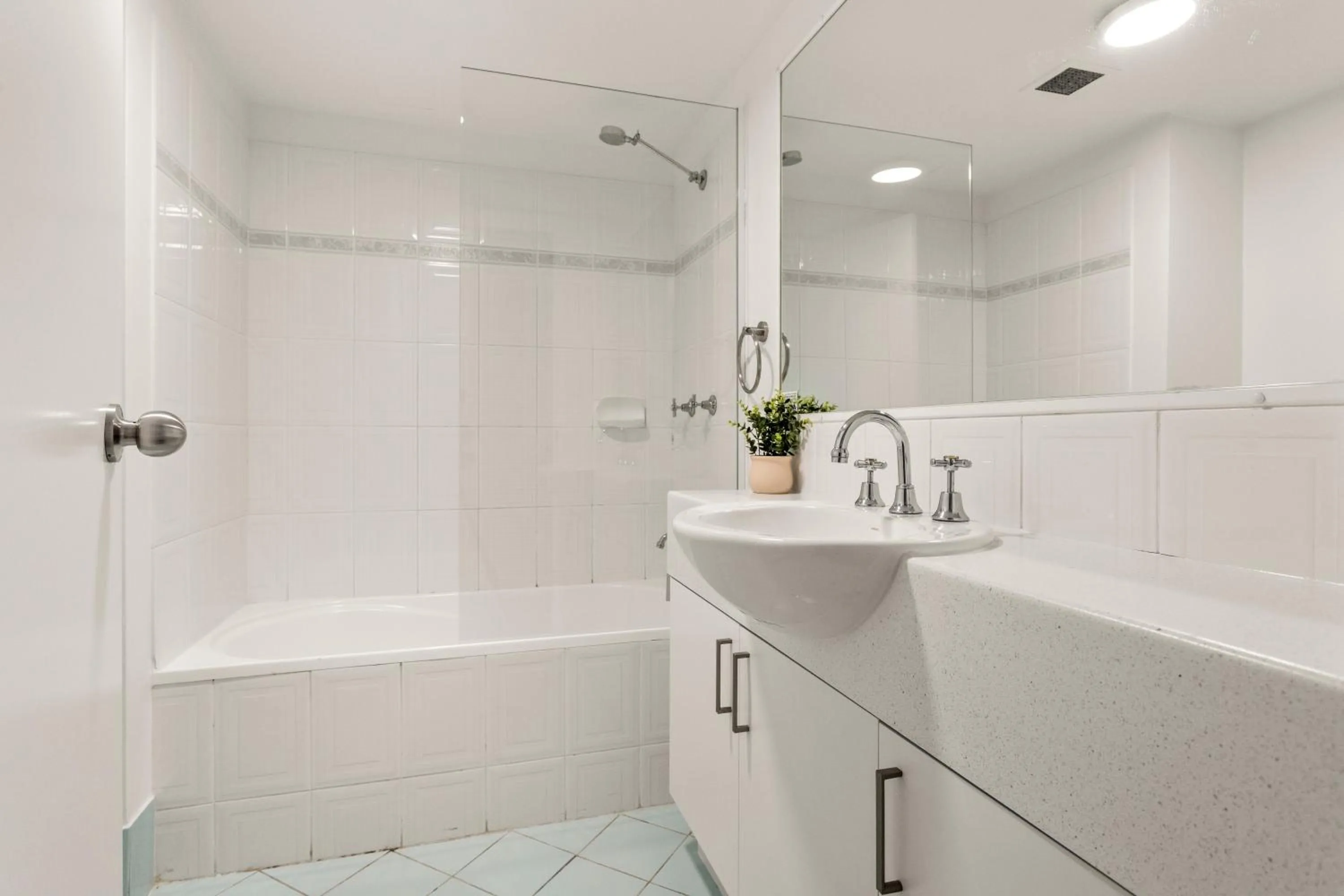 Shower in Kirra Palms Holiday Apartments