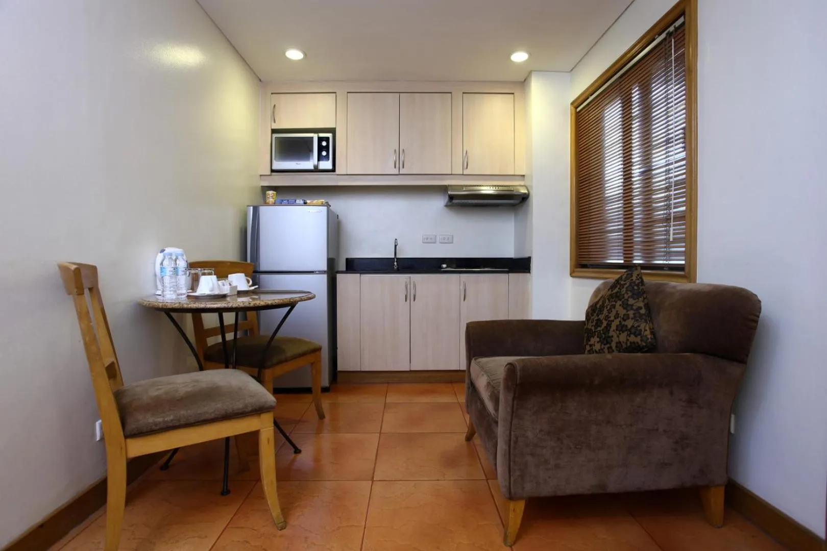 Kitchen or kitchenette in City Garden Suites Manila