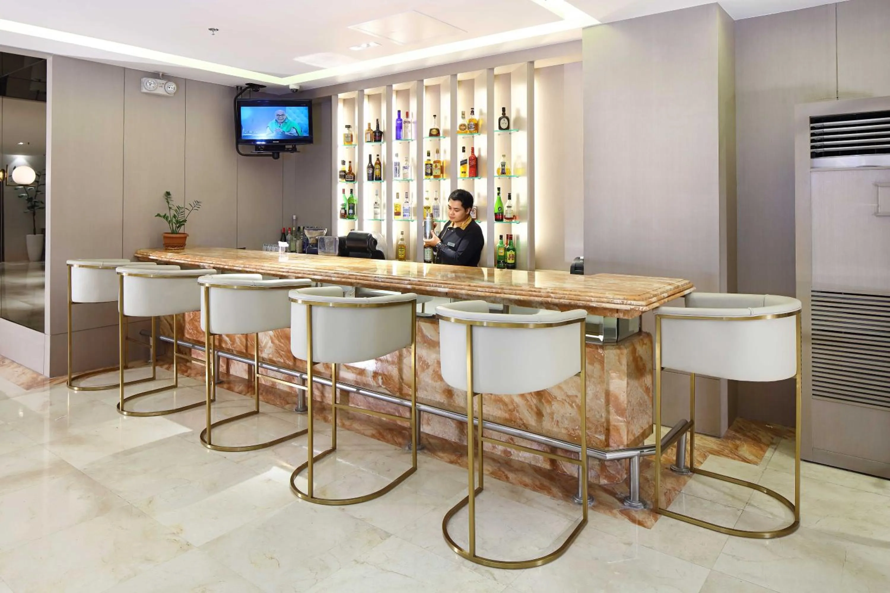 Lounge or bar in City Garden Suites Manila