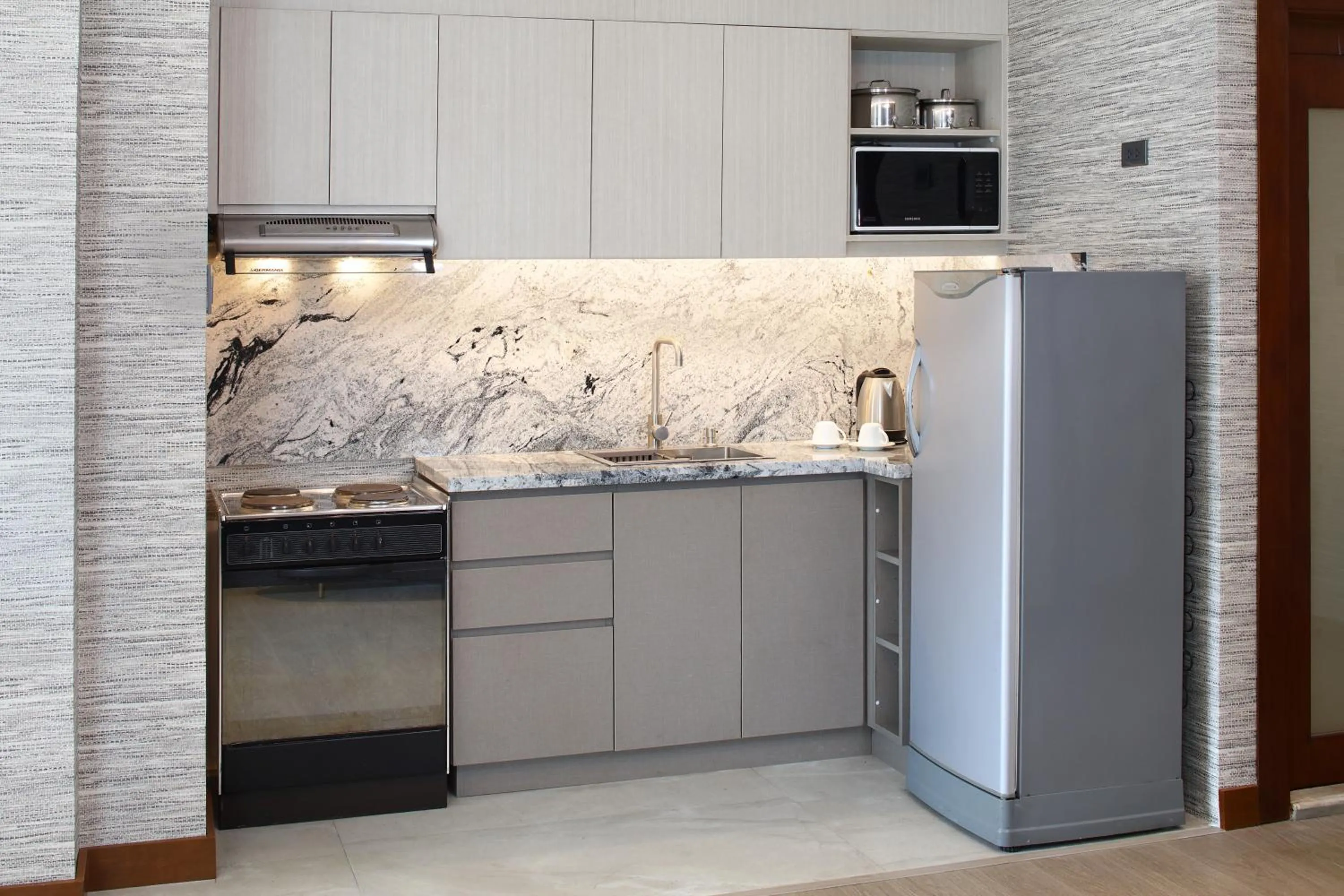 Kitchen or kitchenette in City Garden Suites Manila