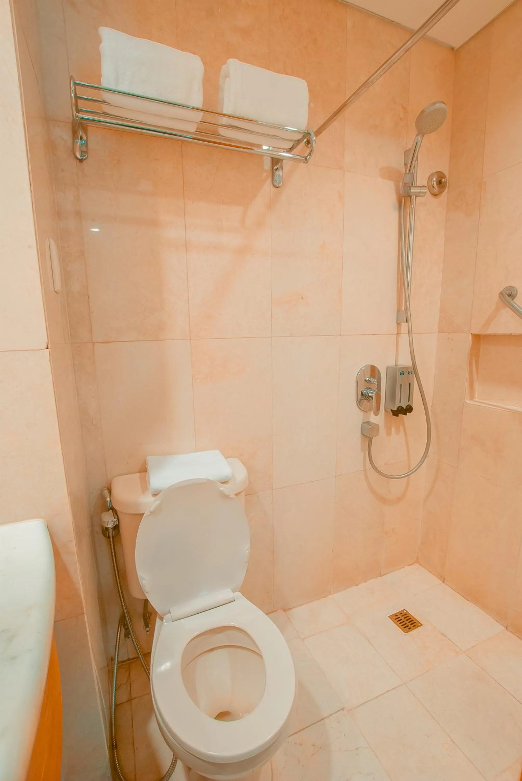 Toilet in City Garden Suites Manila