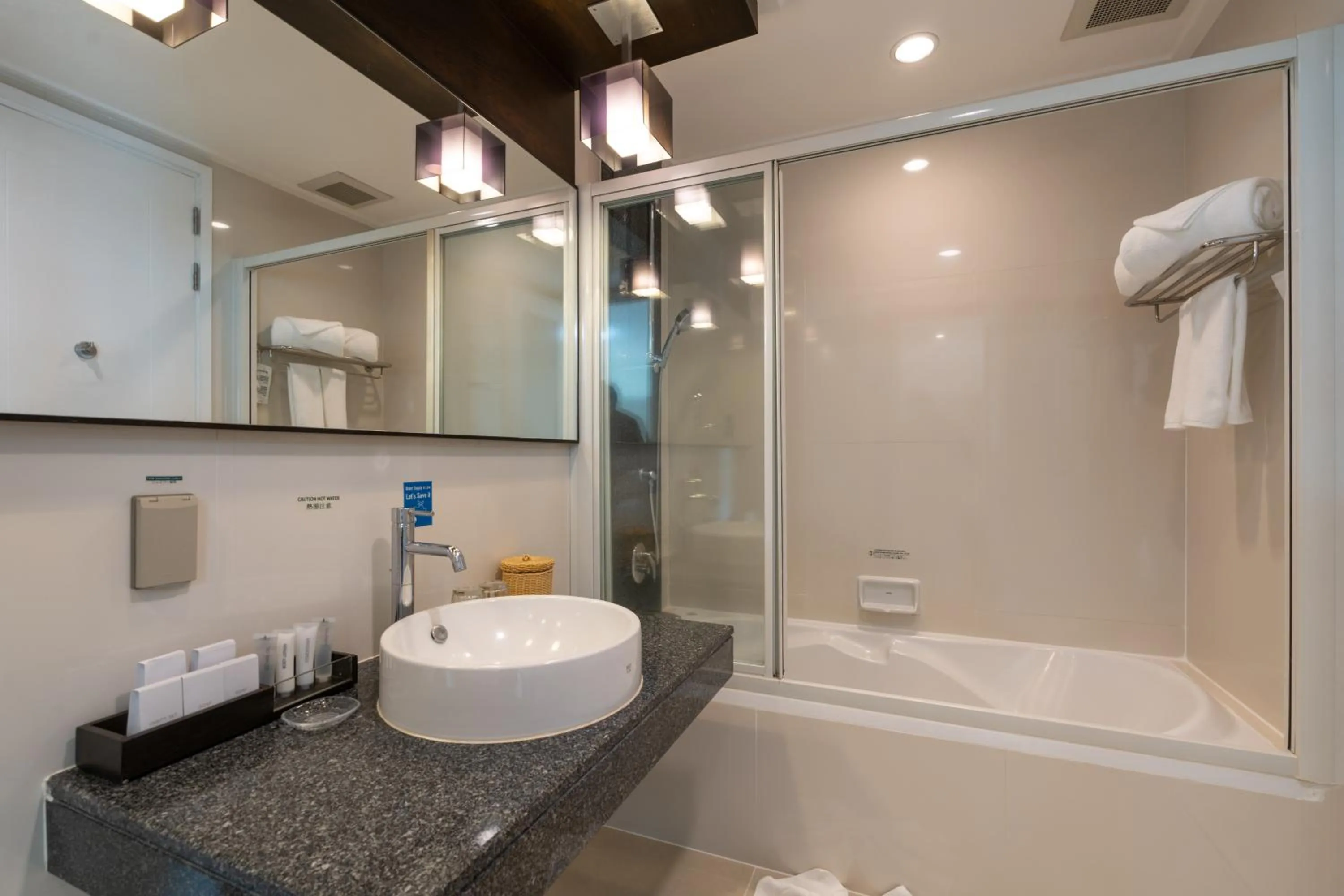 Bathroom in Kantary Hills Hotel, Chiang Mai