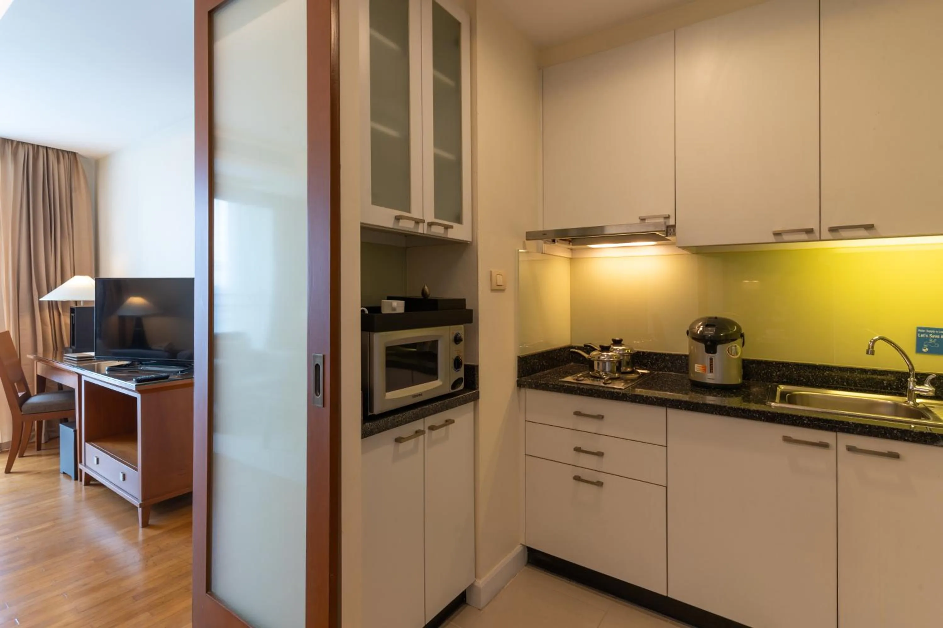 Coffee/tea facilities in Cape Racha Hotel