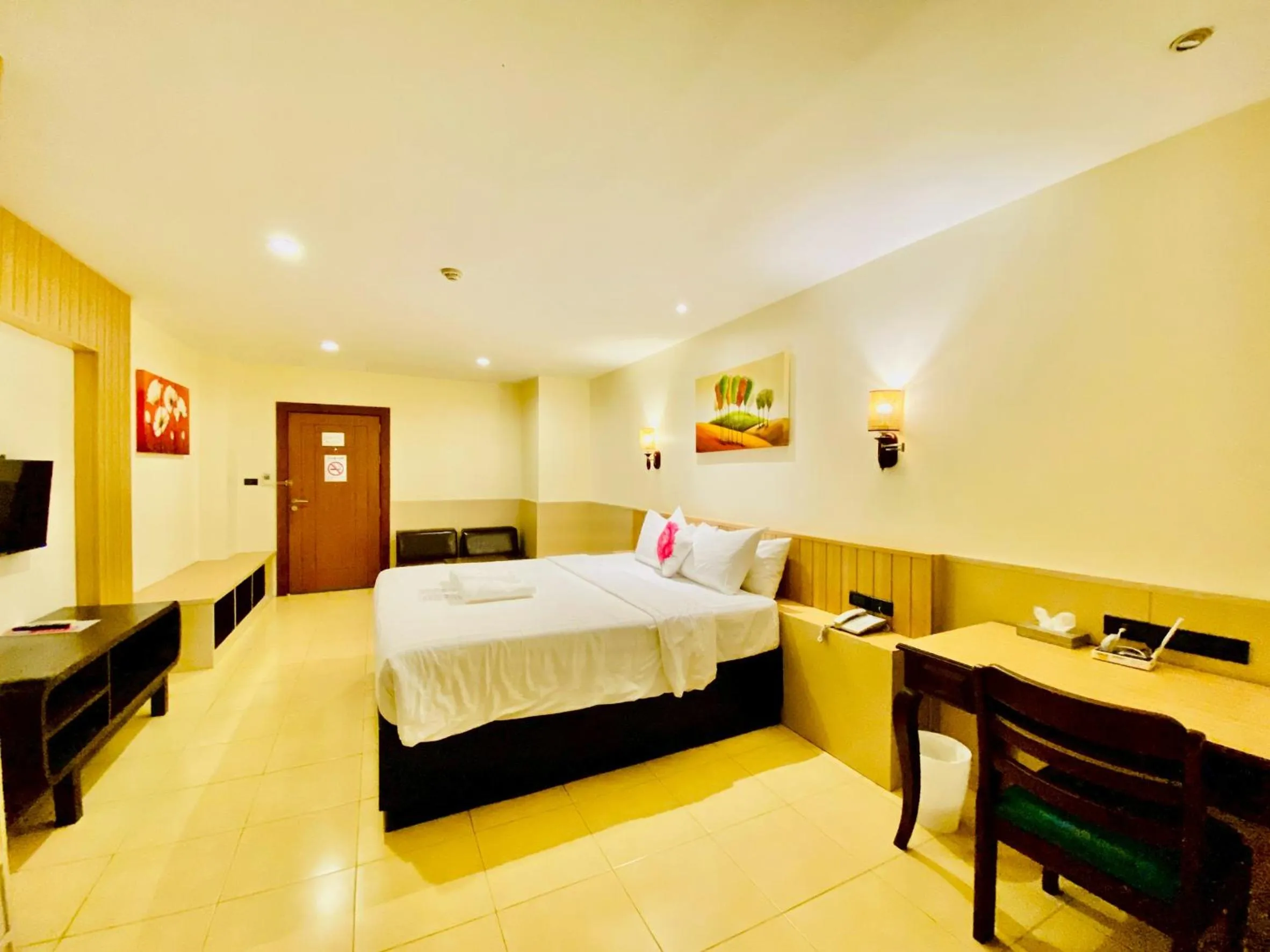 Bedroom, Bed in Baywalk Residence Pattaya