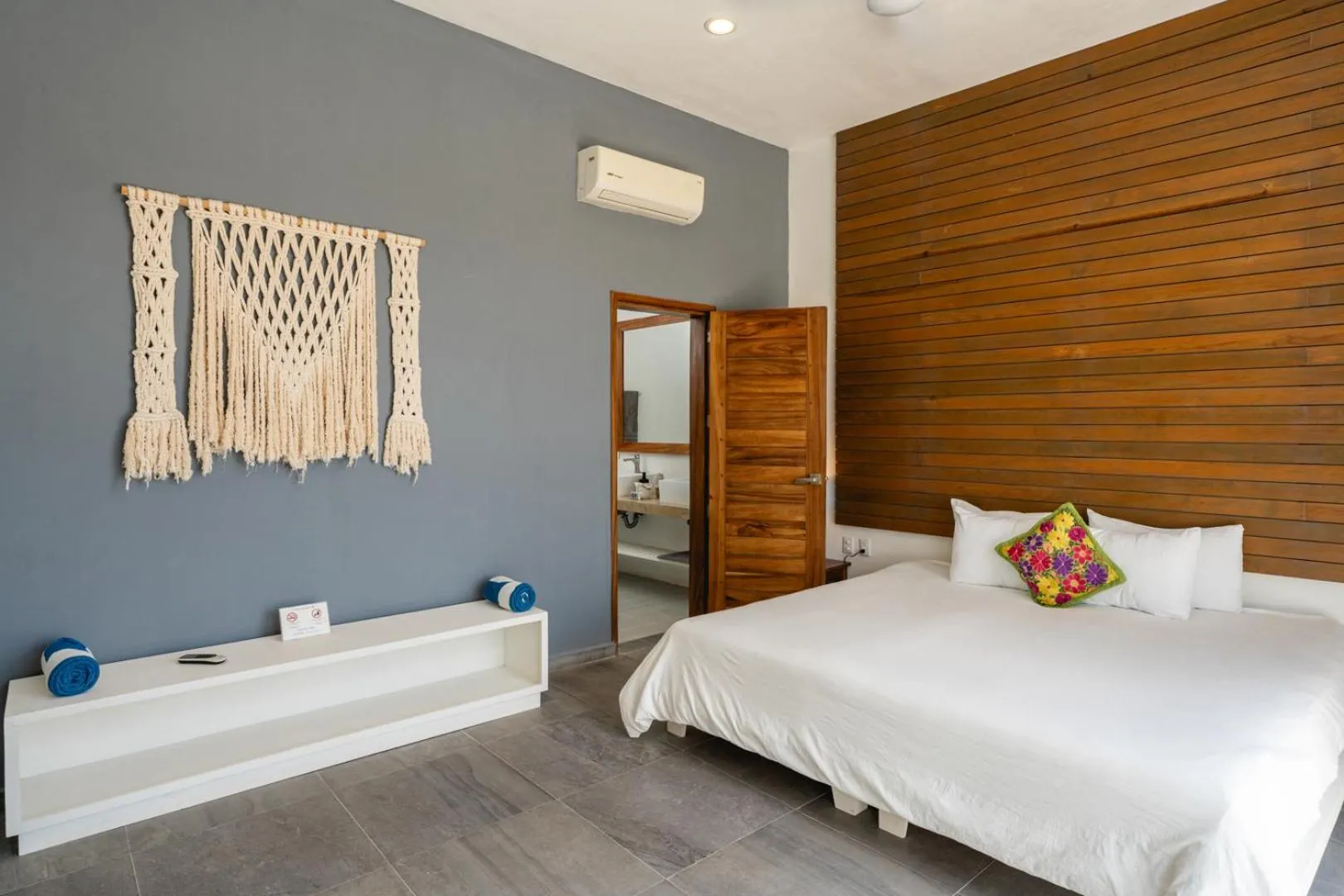 Photo of the whole room, Bed in Hotel La Casa Cielo solo adultos