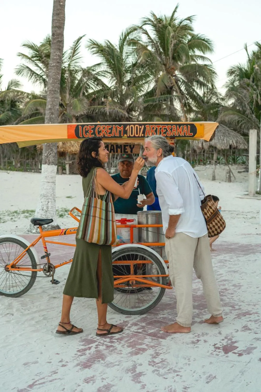 People in Hotel La Casa Cielo solo adultos