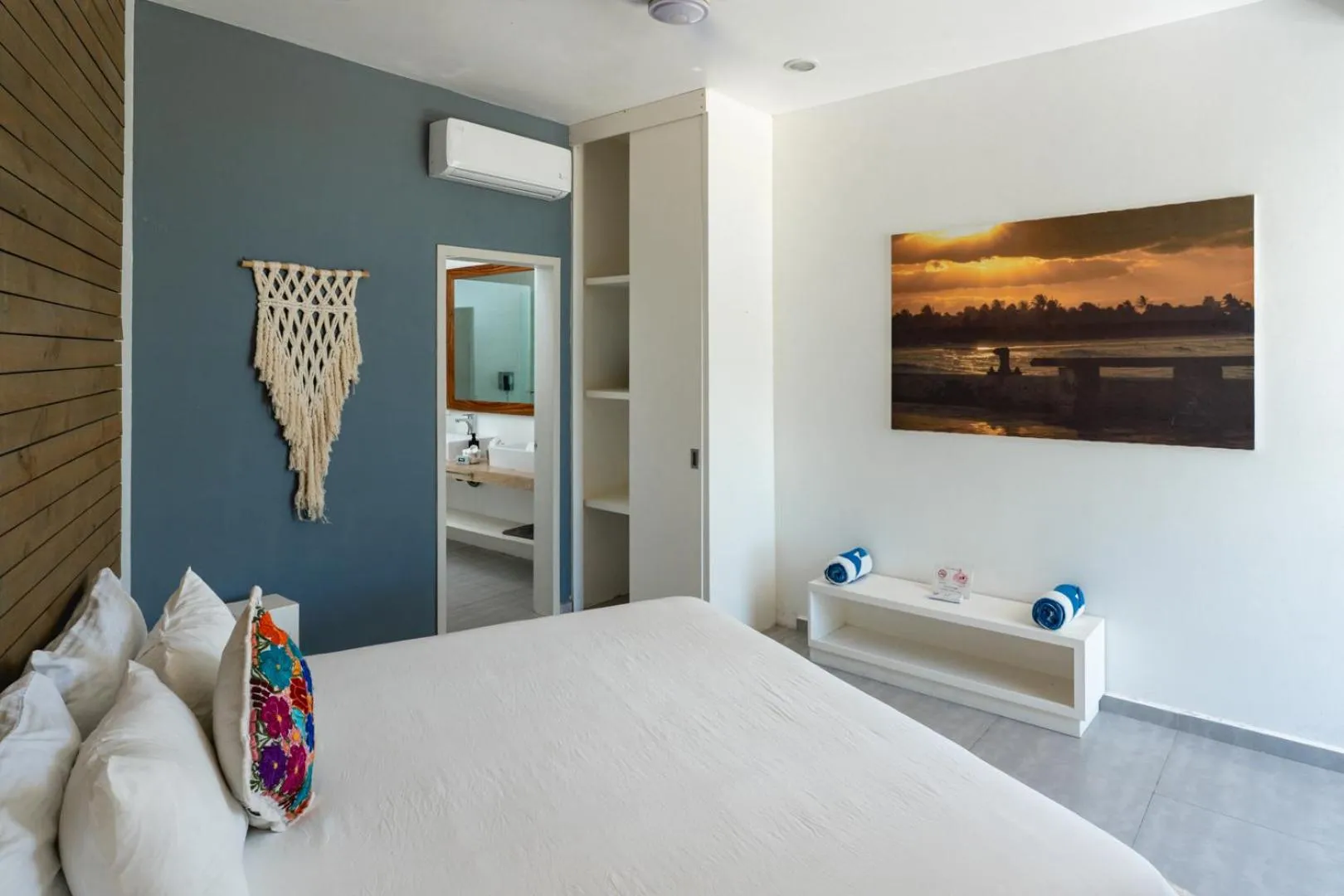 Photo of the whole room, Bed in Hotel La Casa Cielo solo adultos