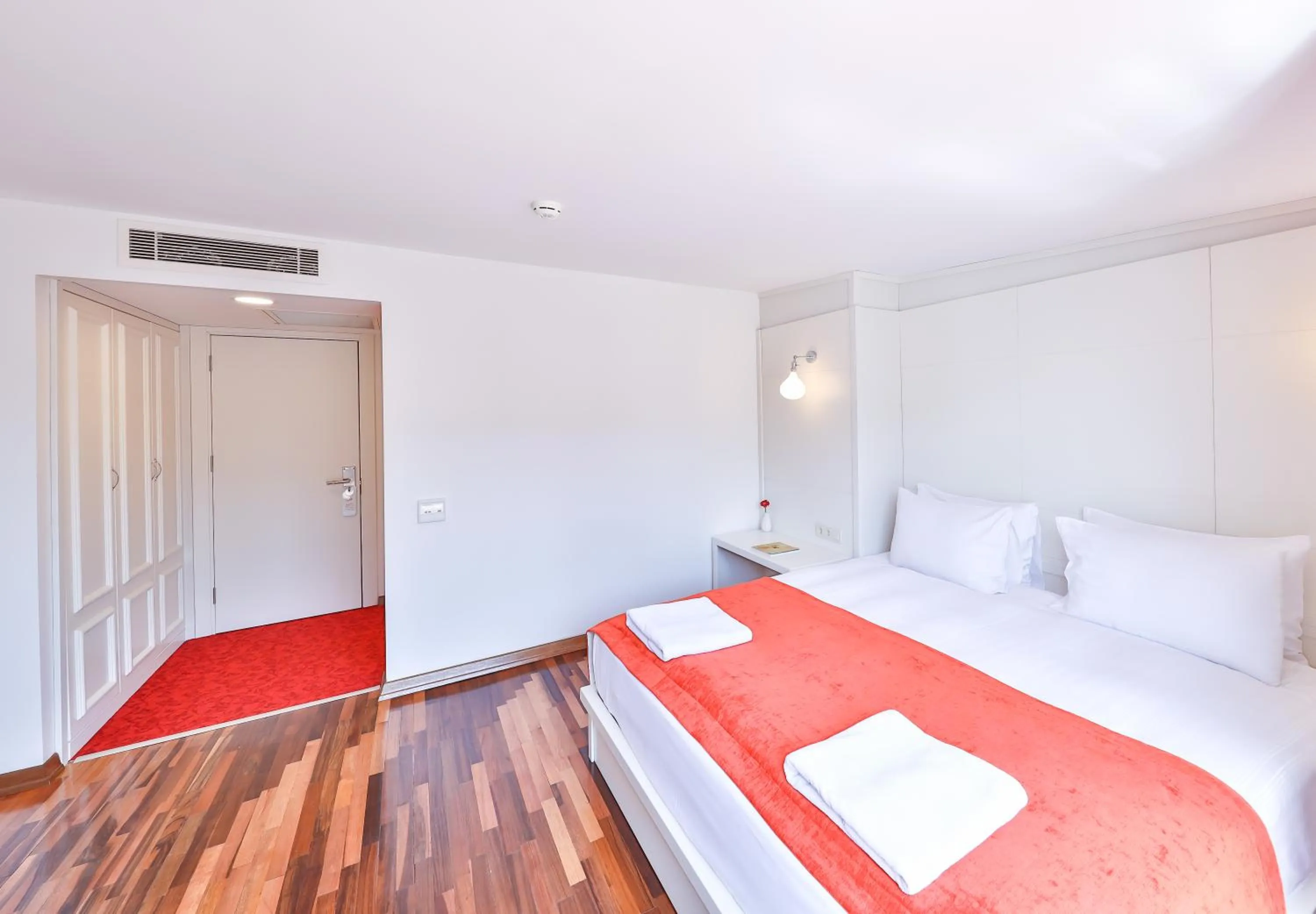 Photo of the whole room, Bed in Senatus Hotel - Special Class