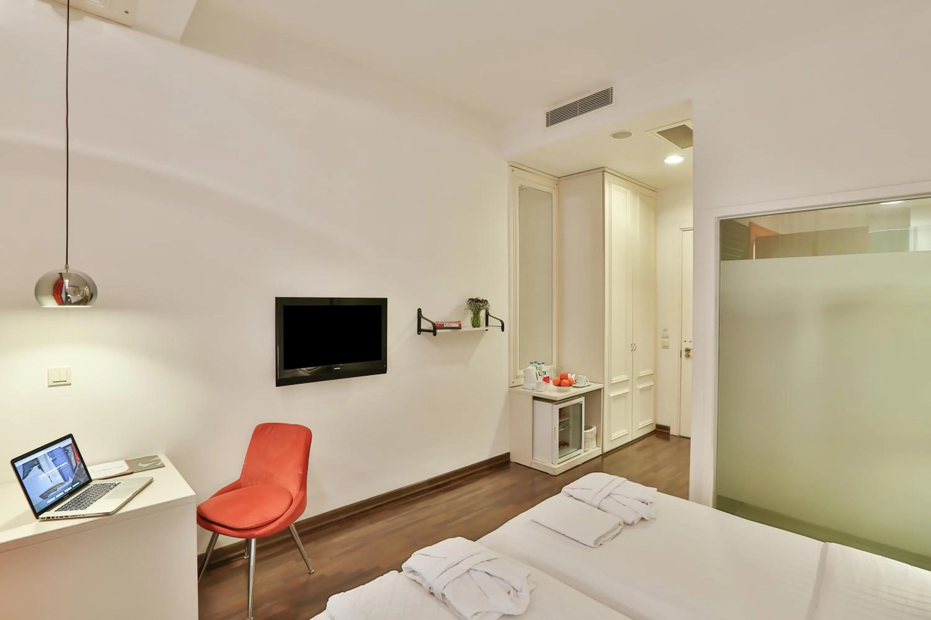 Photo of the whole room, Bed in Senatus Hotel - Special Class