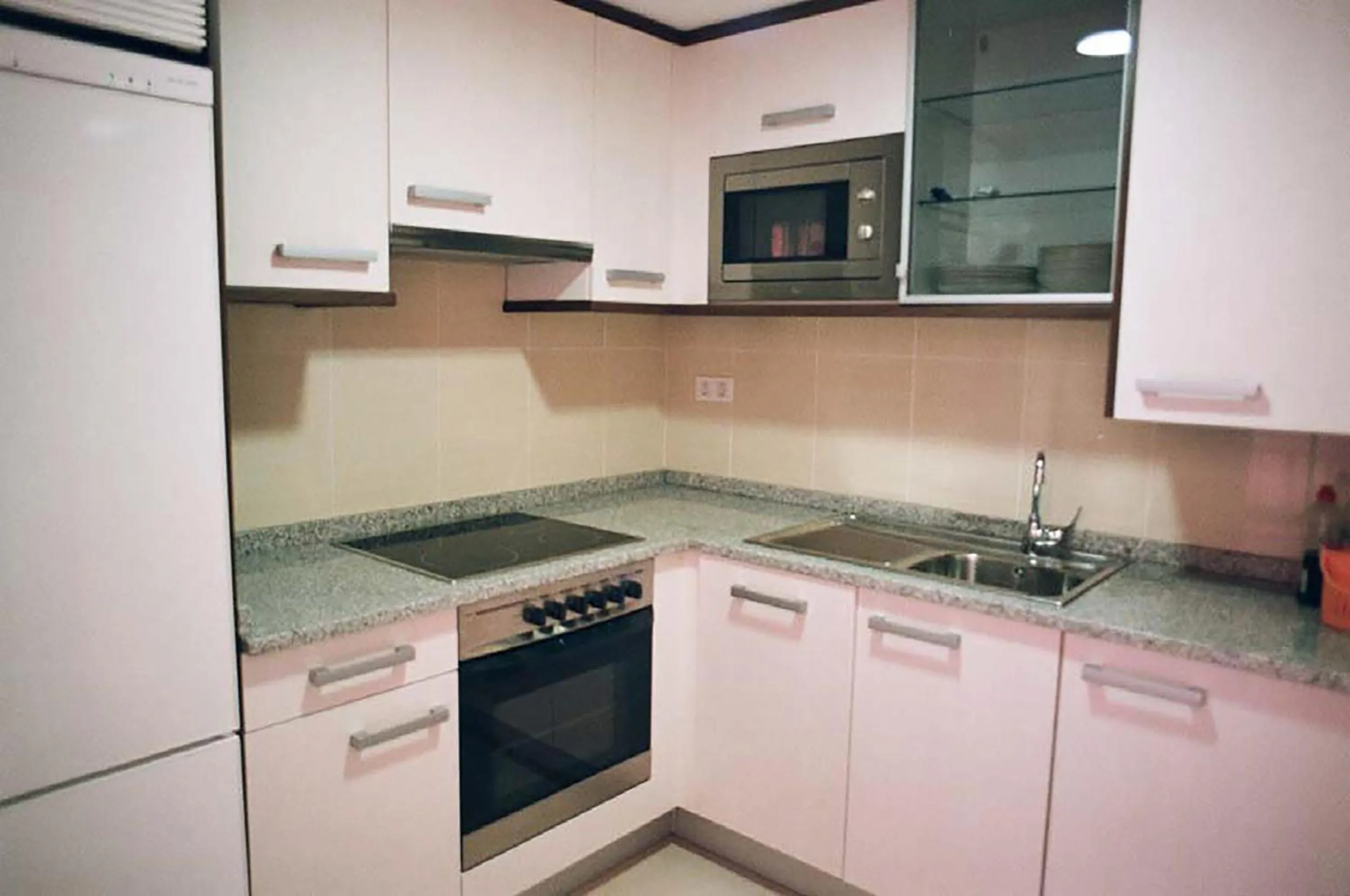 Kitchen or kitchenette in Apartamentos Auhabitat Zaragoza, edificio de apartamentos turísticos