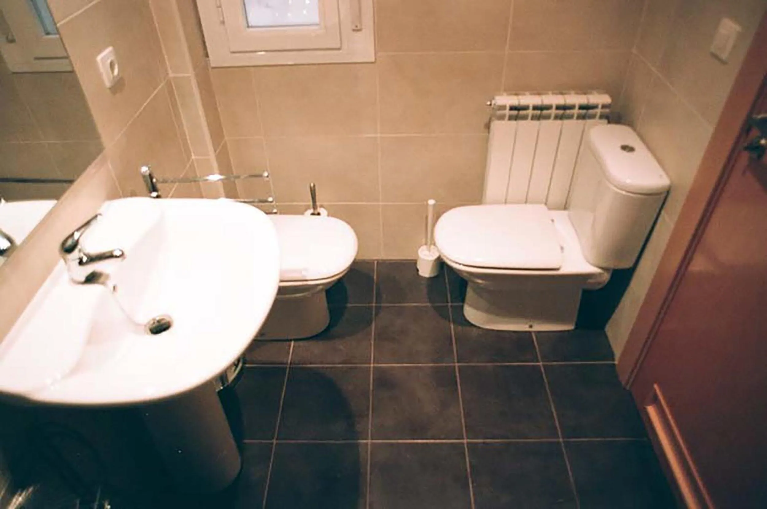 Bathroom in Apartamentos Auhabitat Zaragoza, edificio de apartamentos turísticos