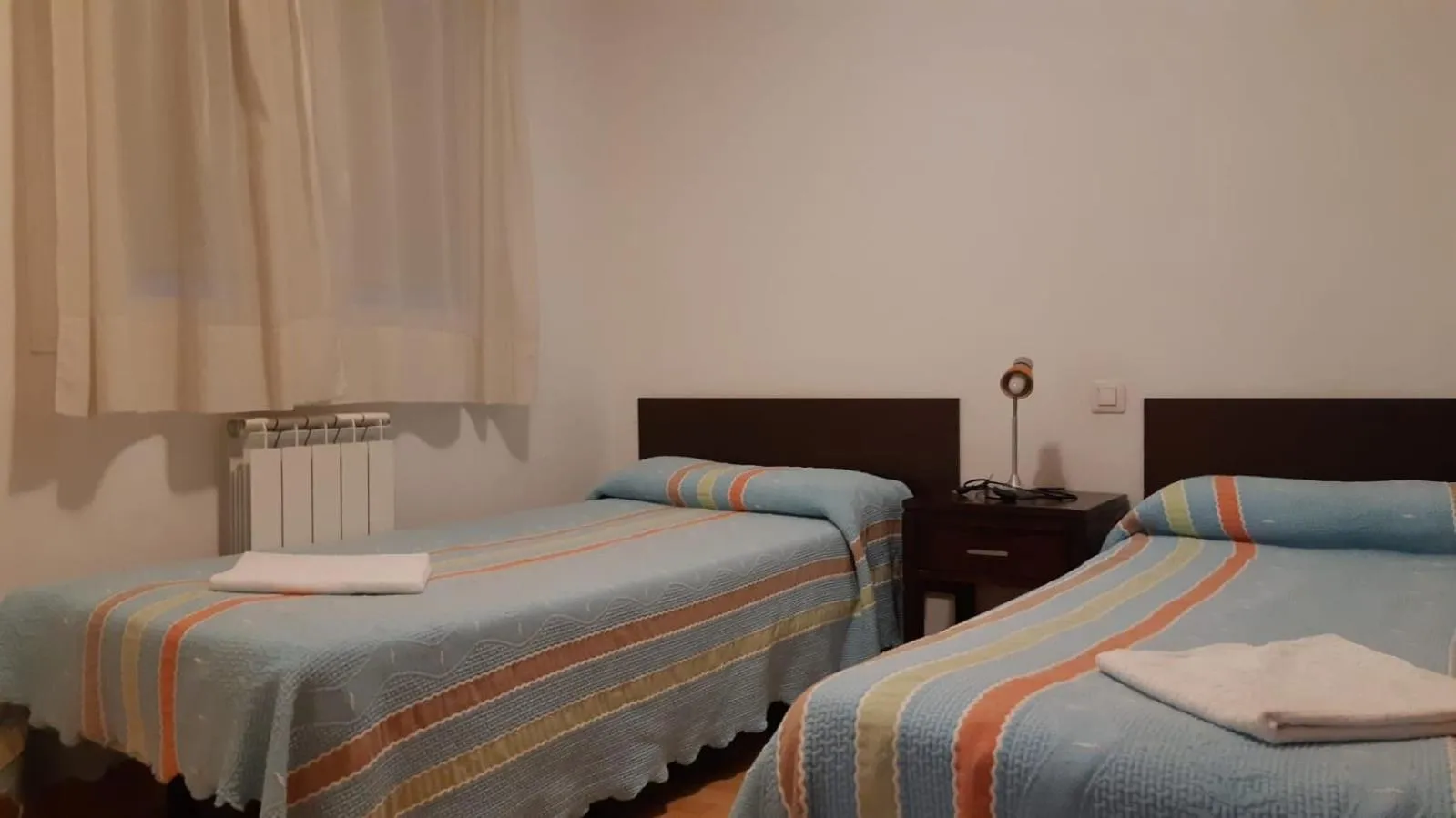 Bed in Apartamentos Auhabitat Zaragoza, edificio de apartamentos turísticos