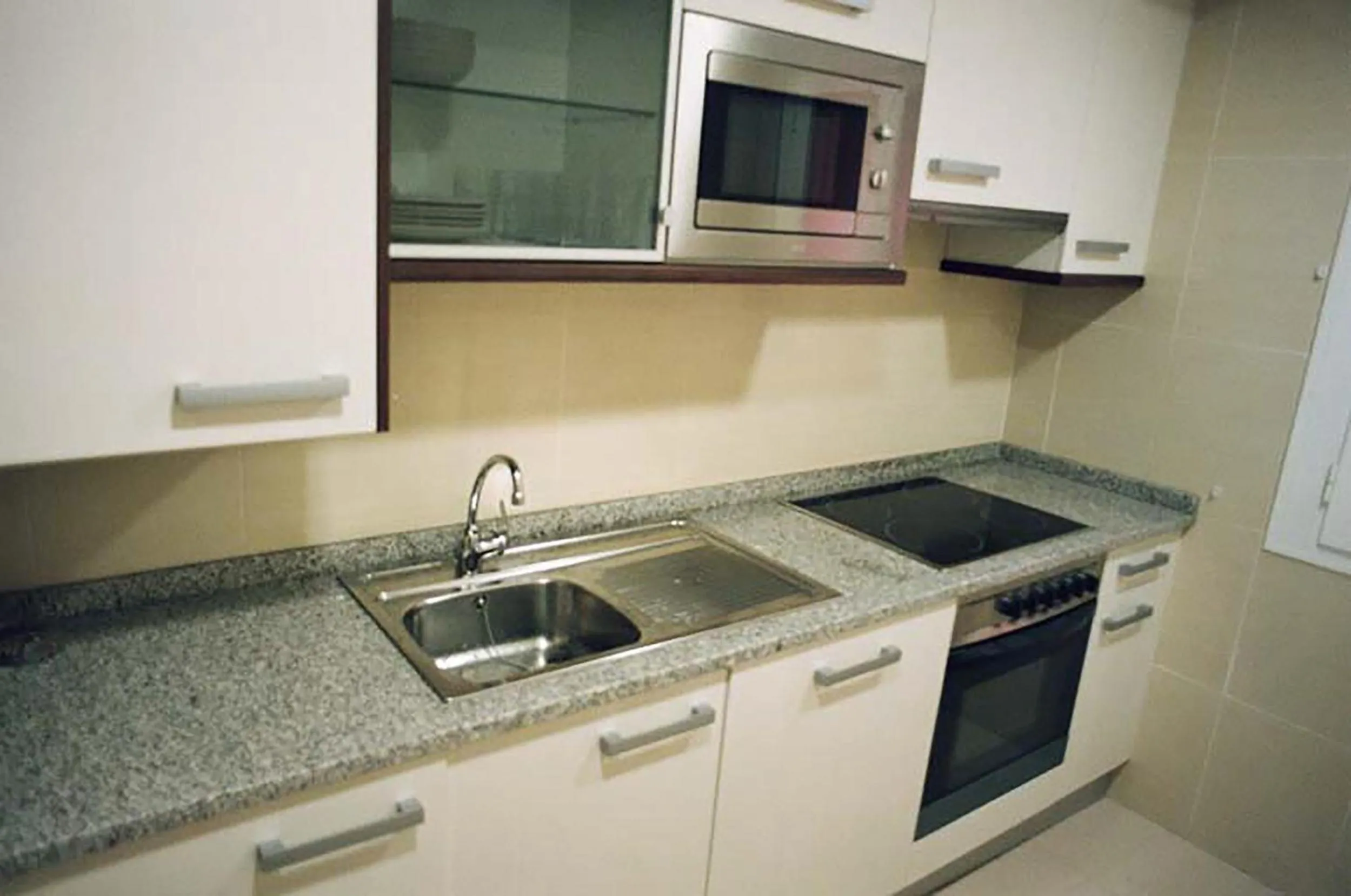 Kitchen or kitchenette in Apartamentos Auhabitat Zaragoza, edificio de apartamentos turísticos