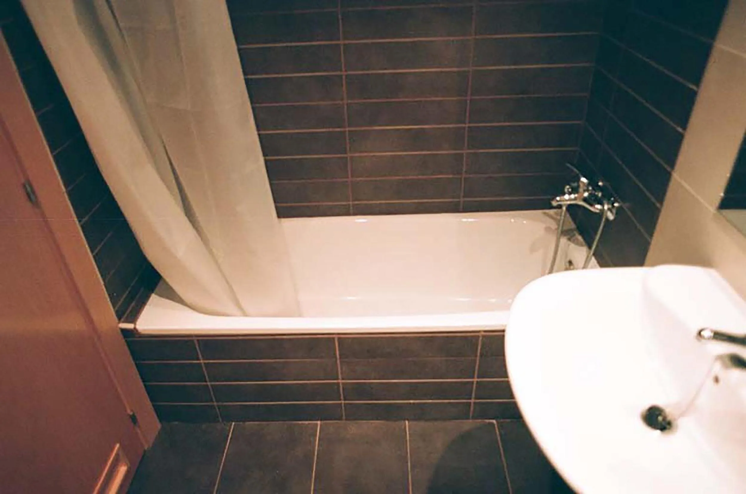 Bathroom in Apartamentos Auhabitat Zaragoza, edificio de apartamentos turísticos