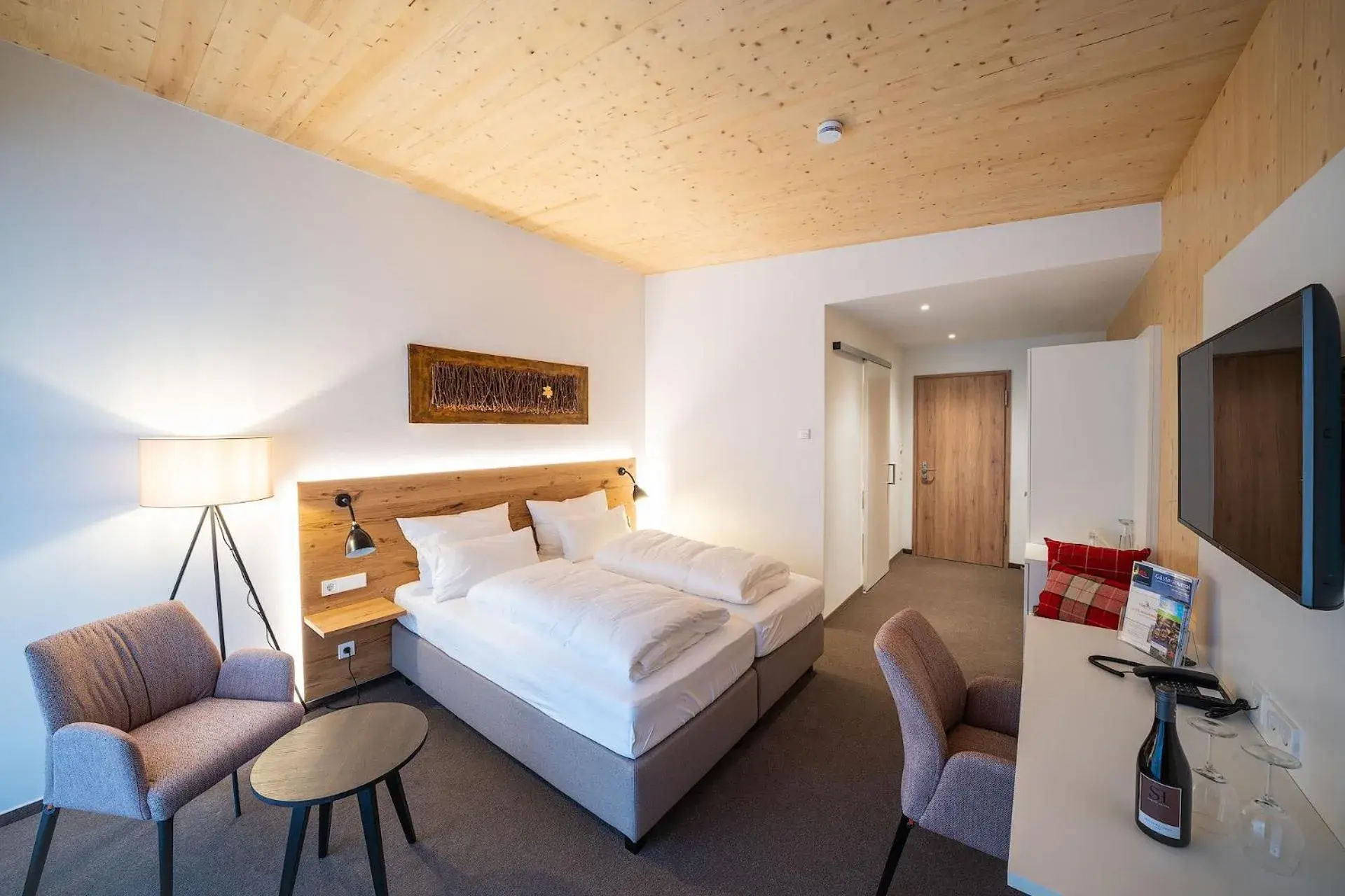 Deluxe Double Room with Balcony - single occupancy in Weinhotel Pfeffer & Salz Deluxe Double Room with Balcony - single occupancy in Weinhotel Pfeffer & Salz