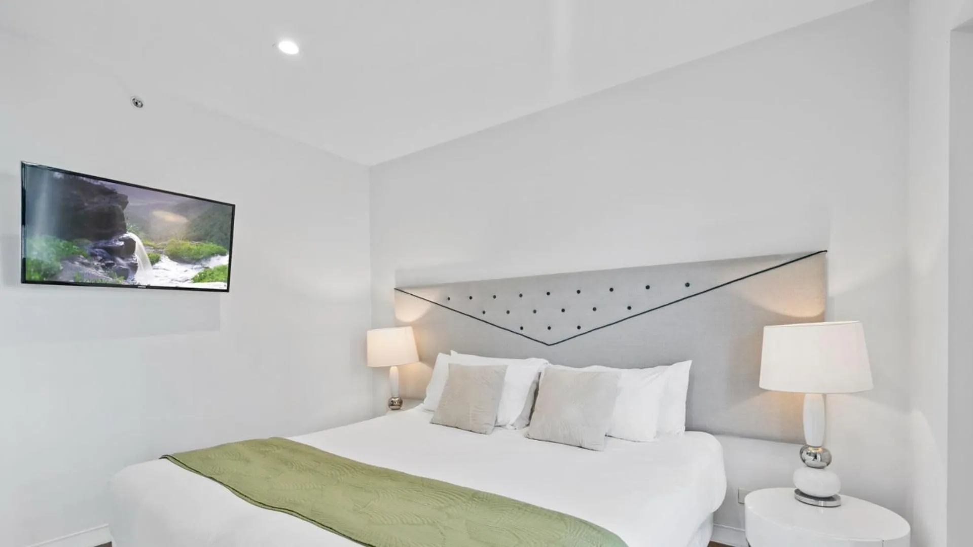 Bed in Soul Surfers Paradise - Gclr