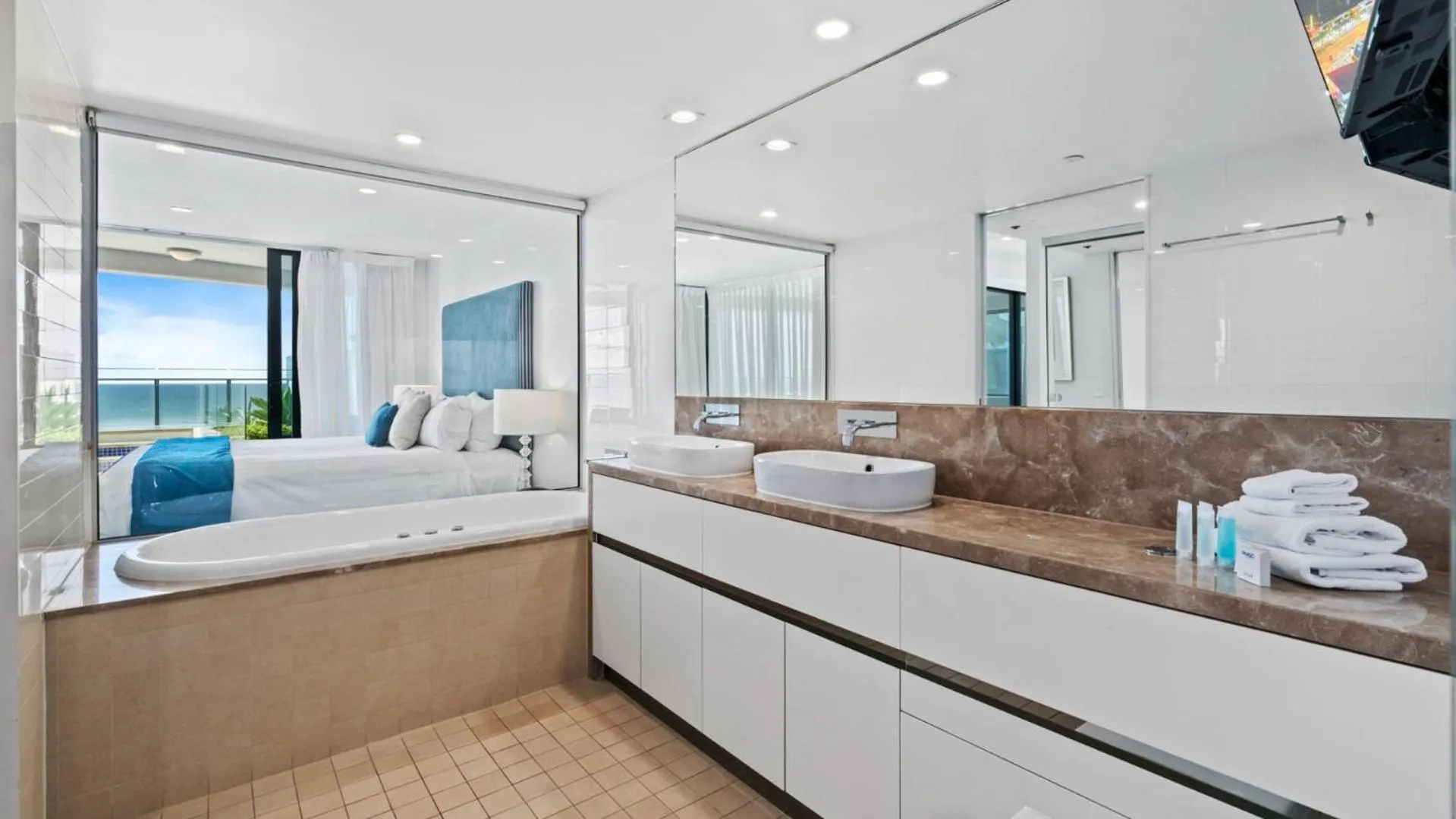 Bed in Soul Surfers Paradise - Gclr