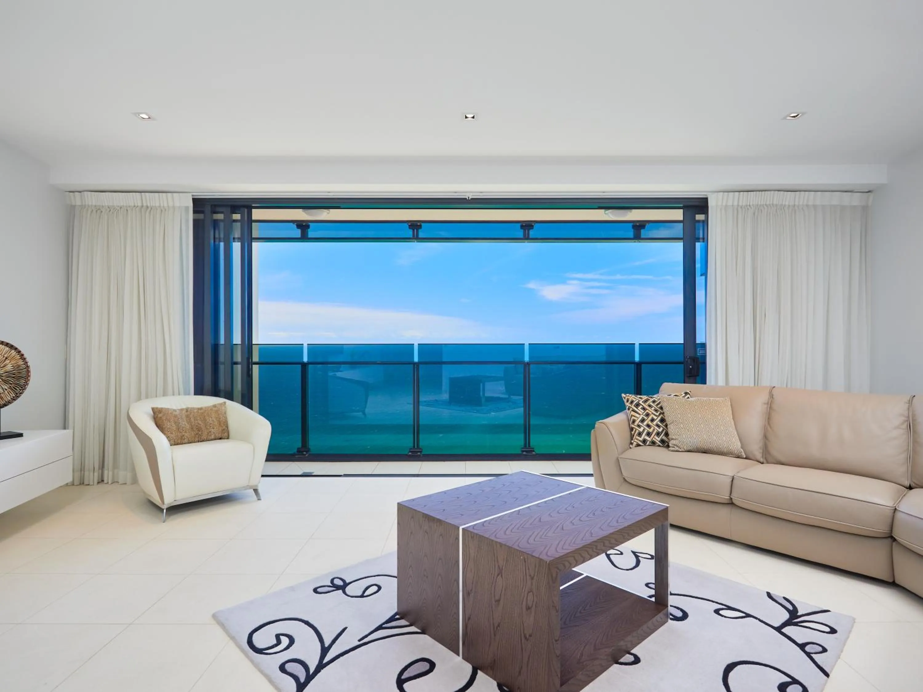 Living room in Soul Surfers Paradise - Gclr