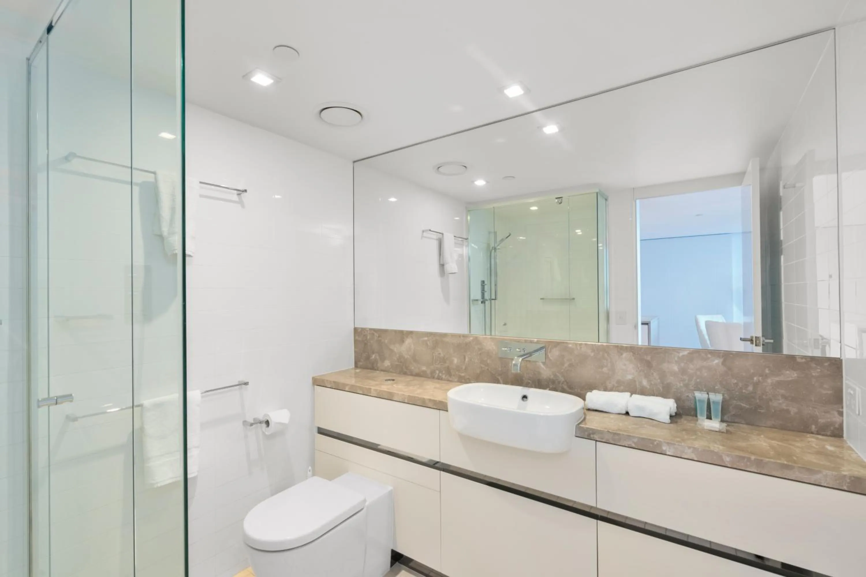 Bathroom in Soul Surfers Paradise - Gclr