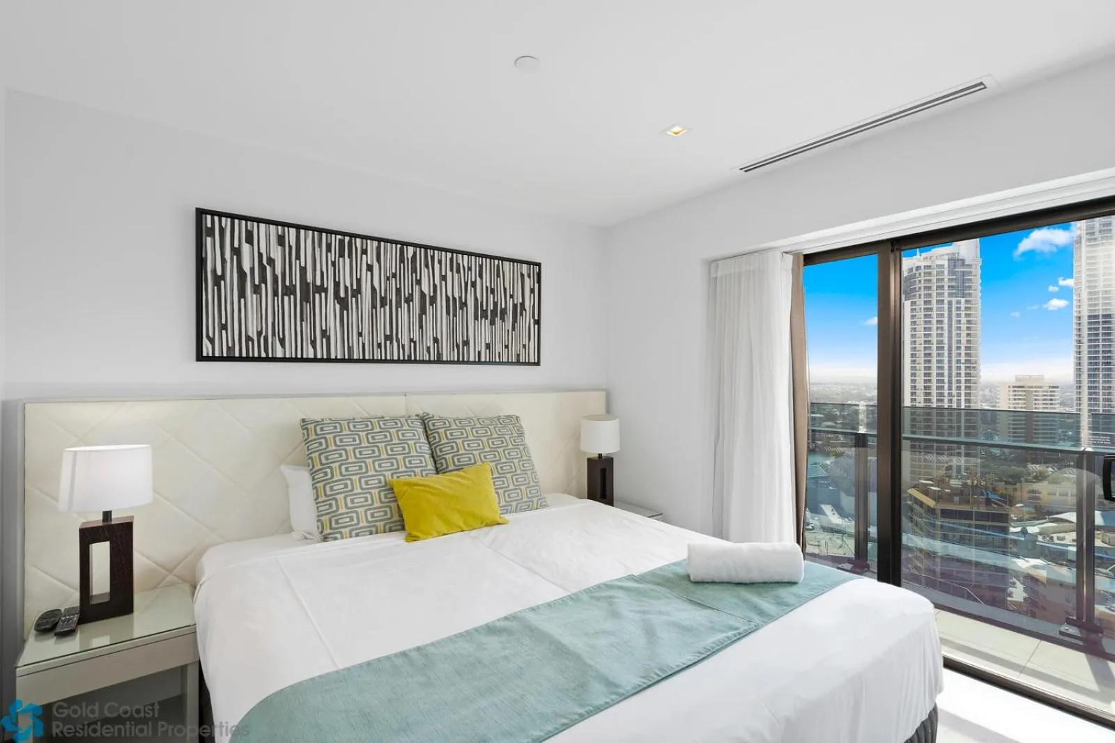 Bedroom, Bed in Soul Surfers Paradise - Gclr