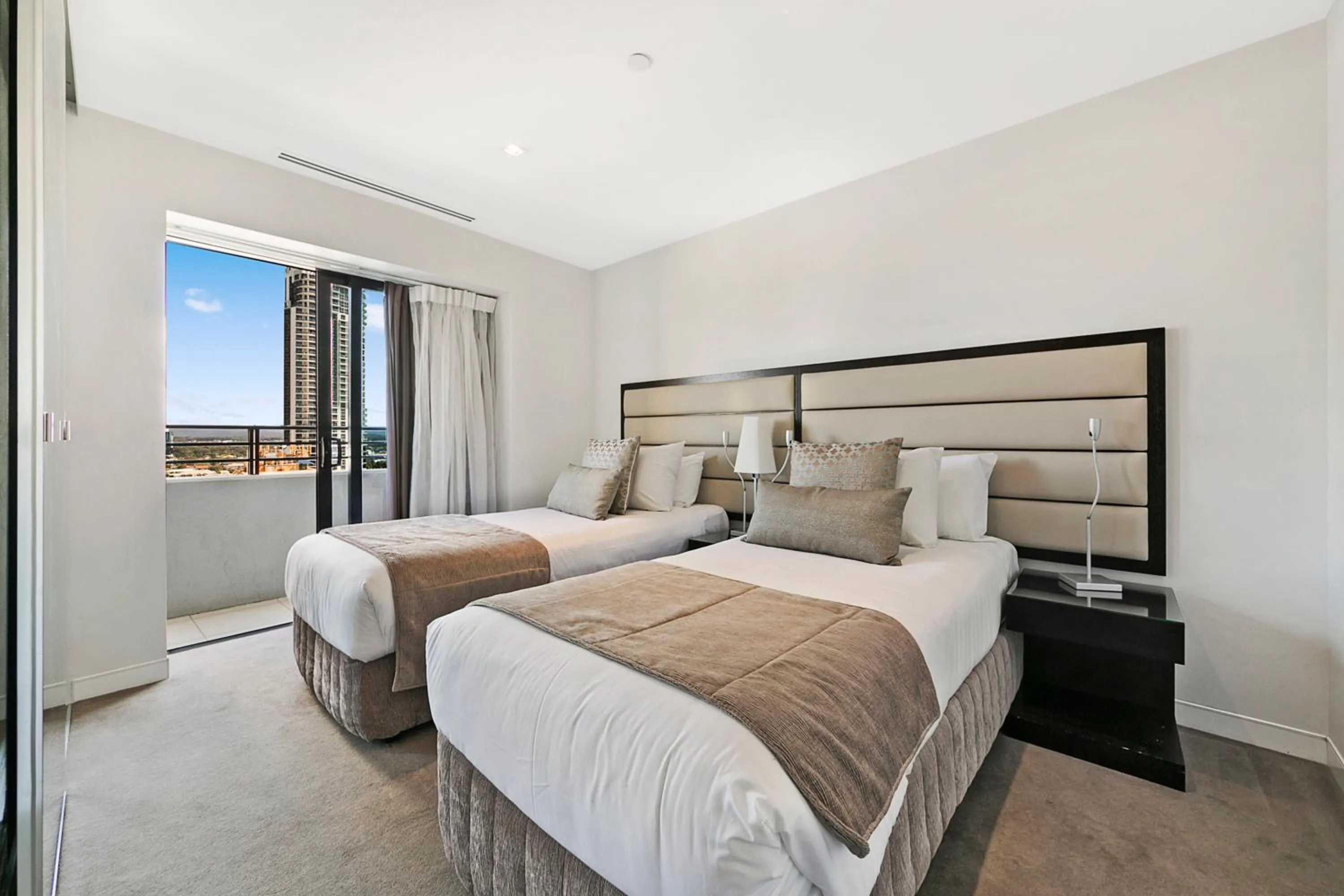 Balcony/Terrace, Bed in Soul Surfers Paradise - Gclr