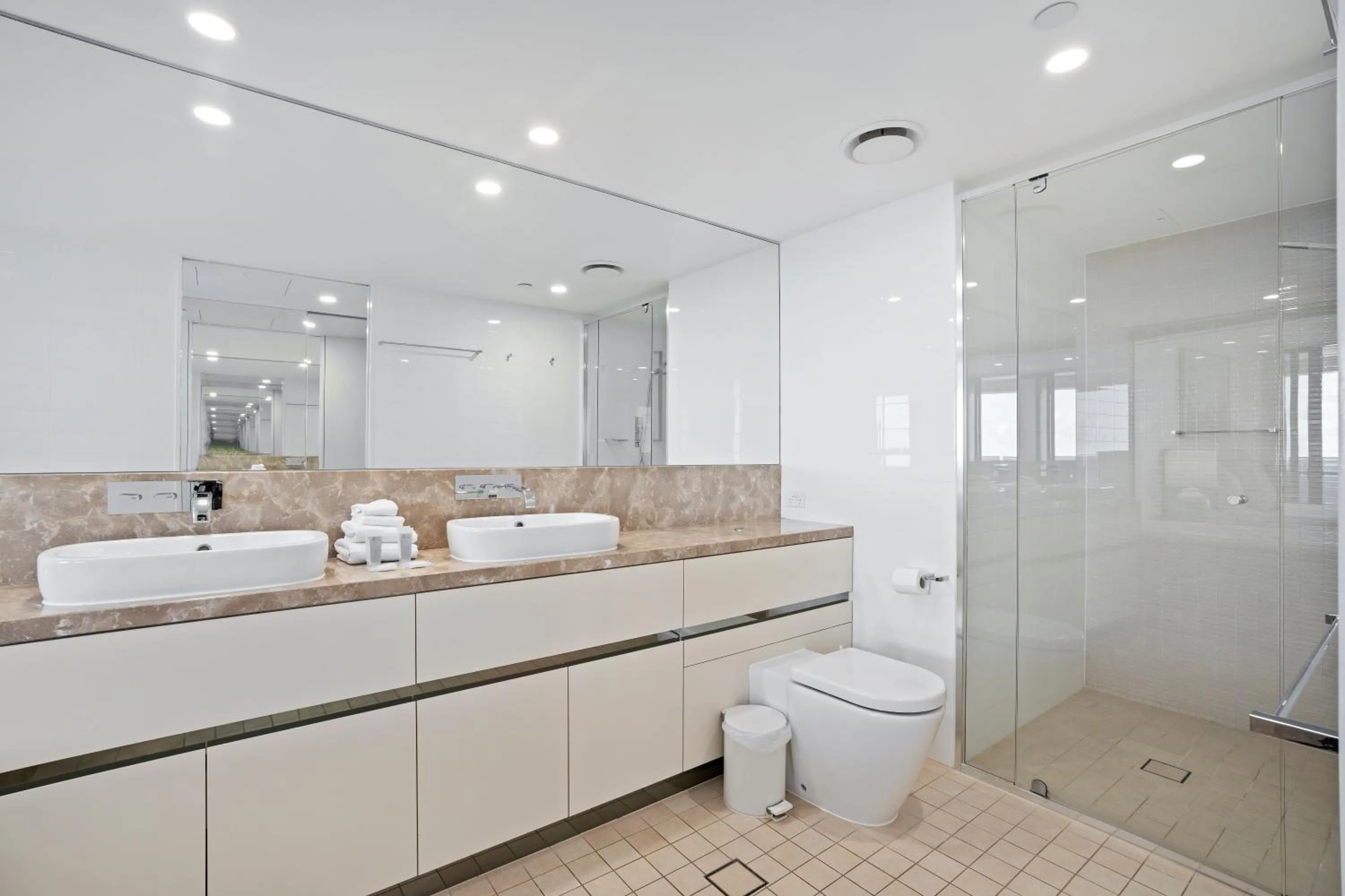 Shower in Soul Surfers Paradise - Gclr