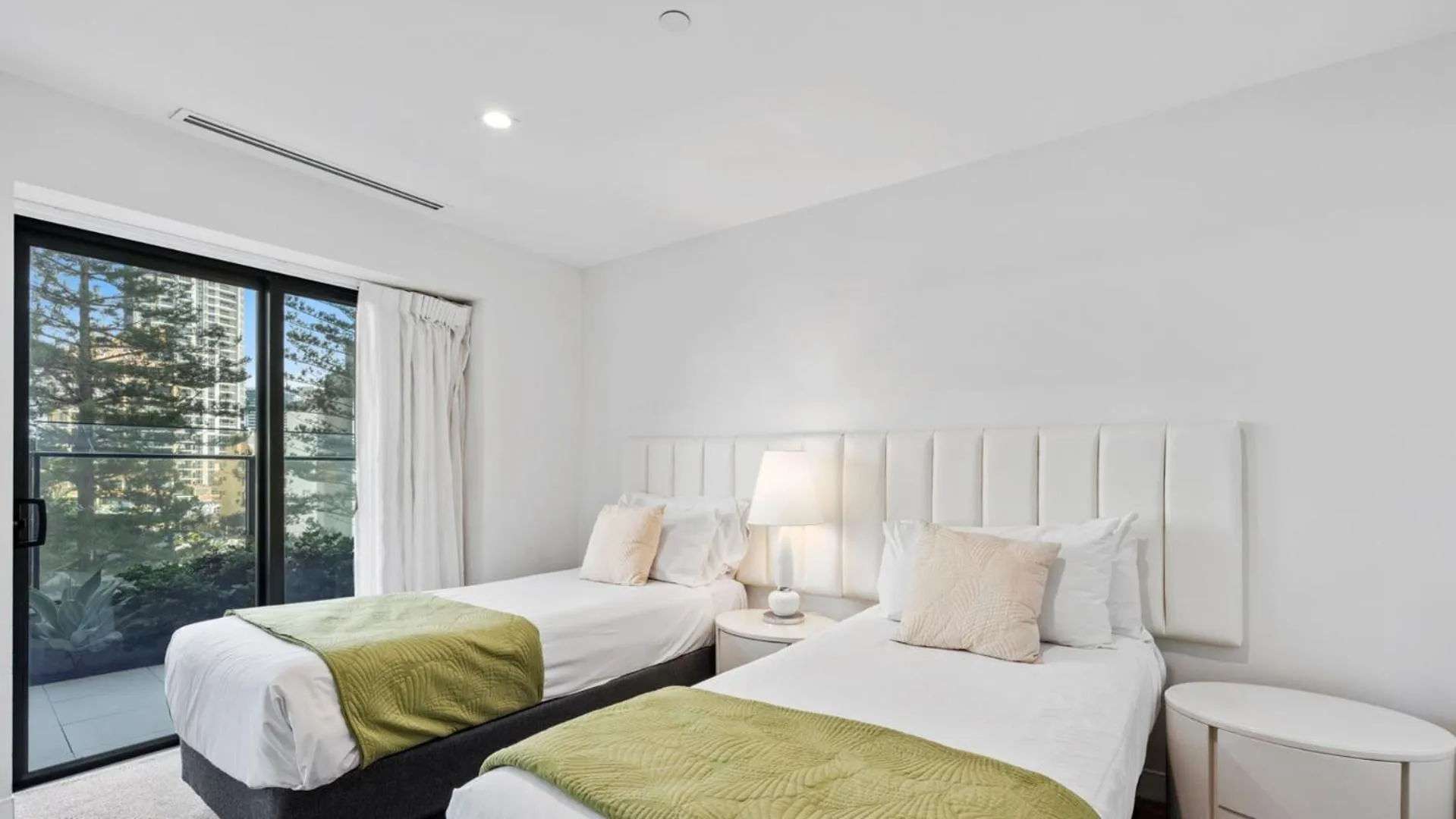 Bed in Soul Surfers Paradise - Gclr