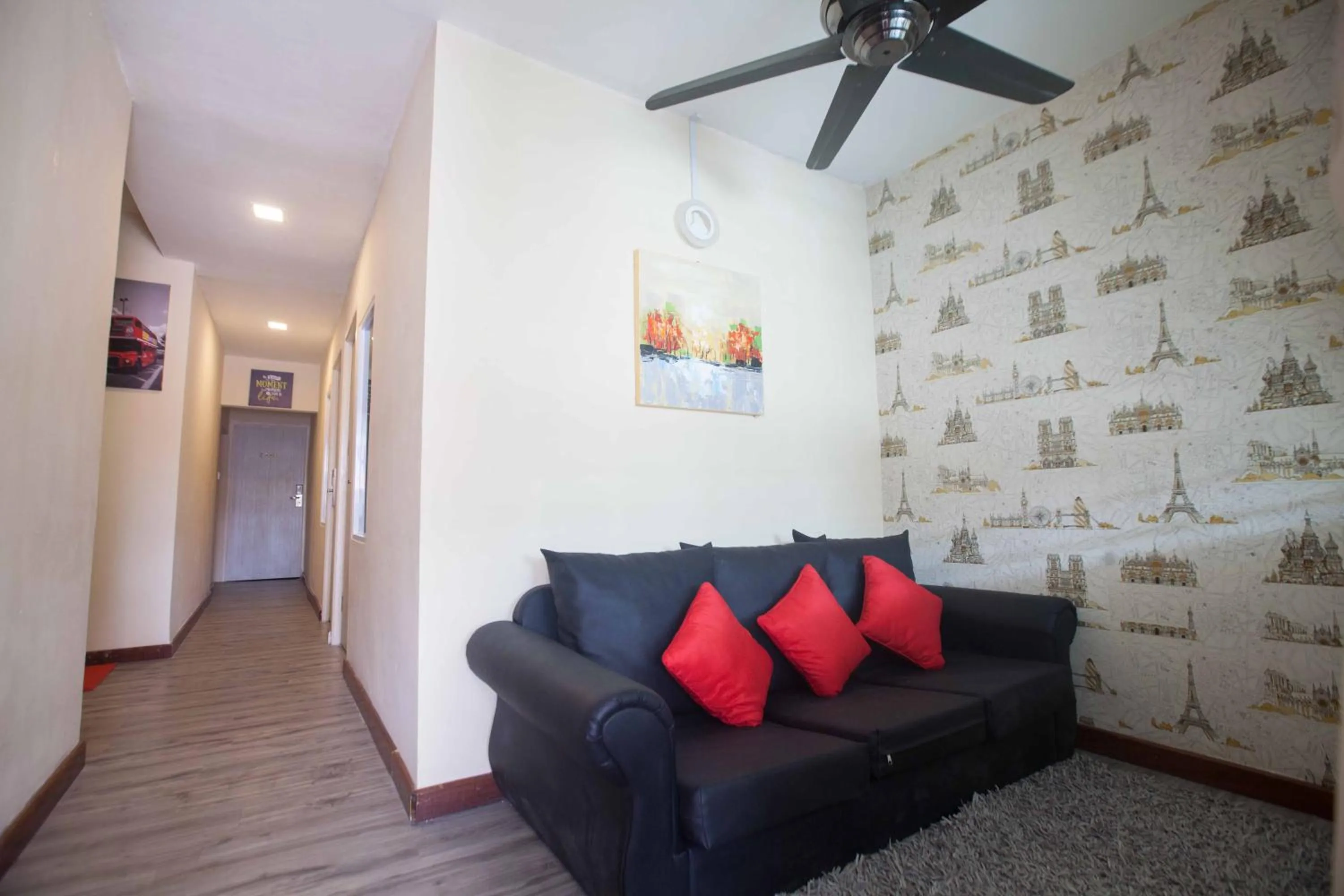 Living room in Natol Homestay - Paris BDC