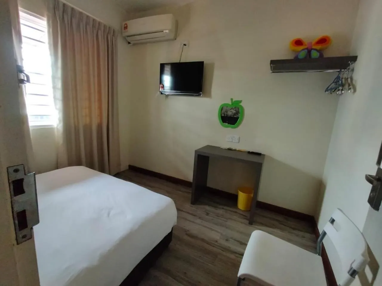 TV and multimedia, Bed in Natol Homestay - Paris BDC