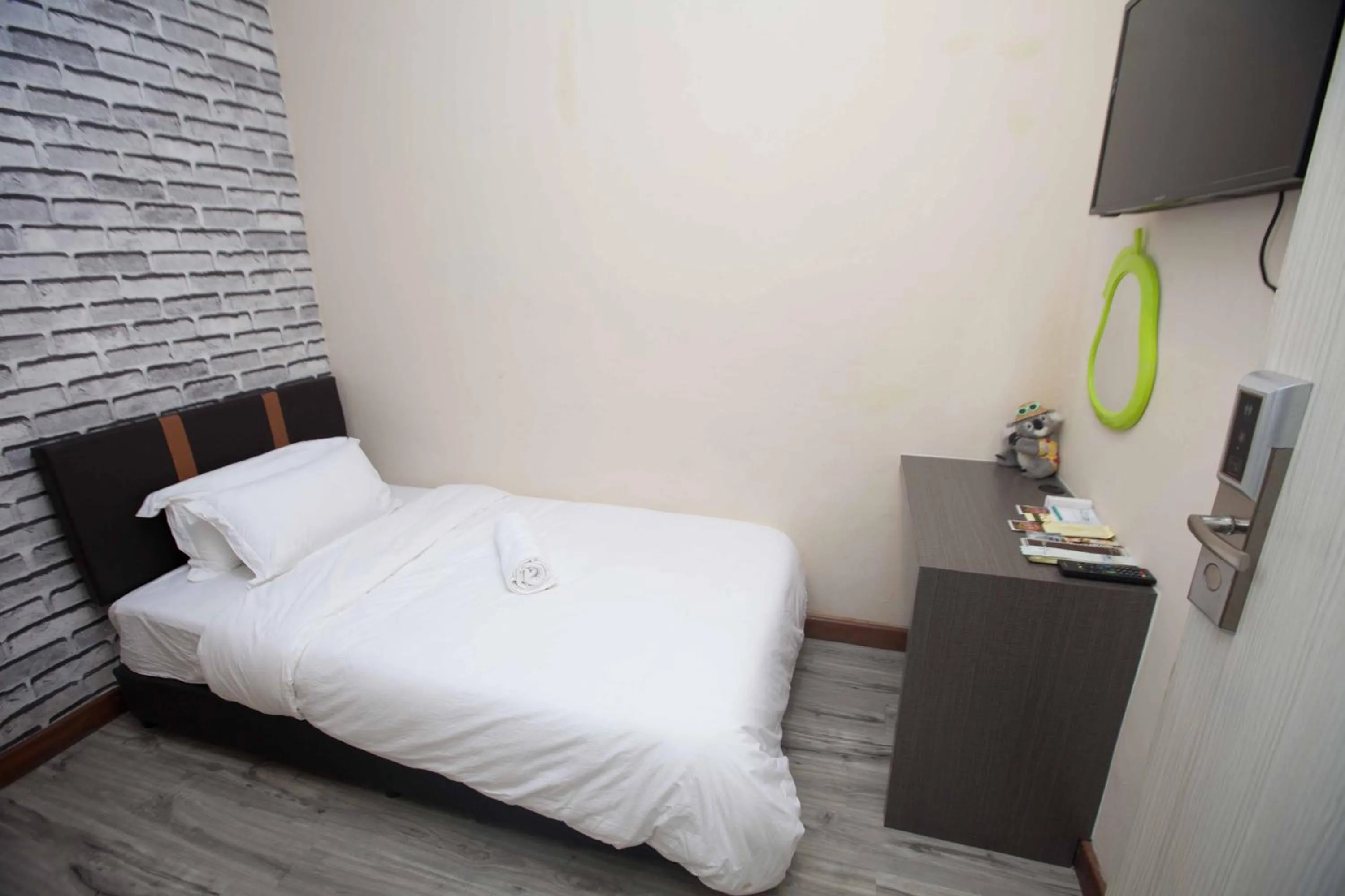 Bed in Natol Homestay - Paris BDC
