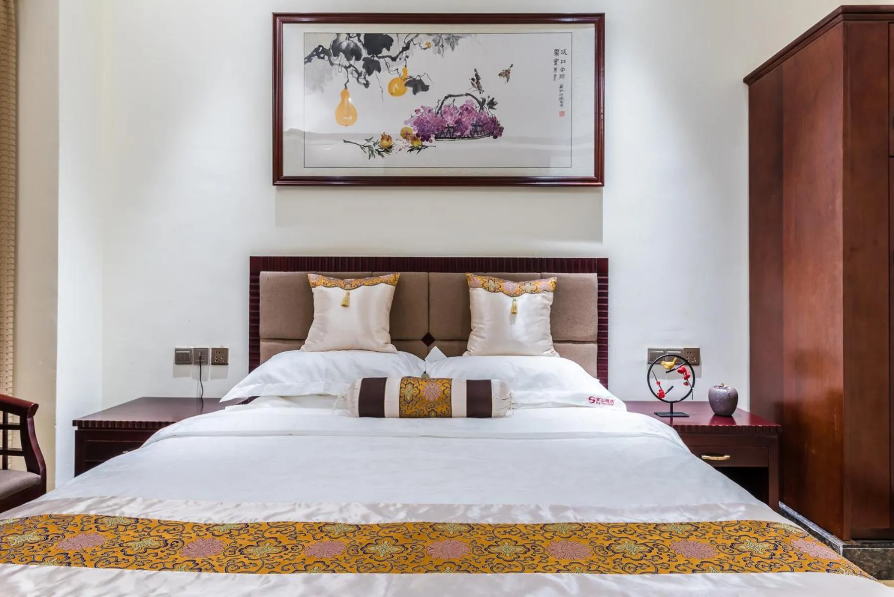 Bed in Hainan Jingshan Hotel
