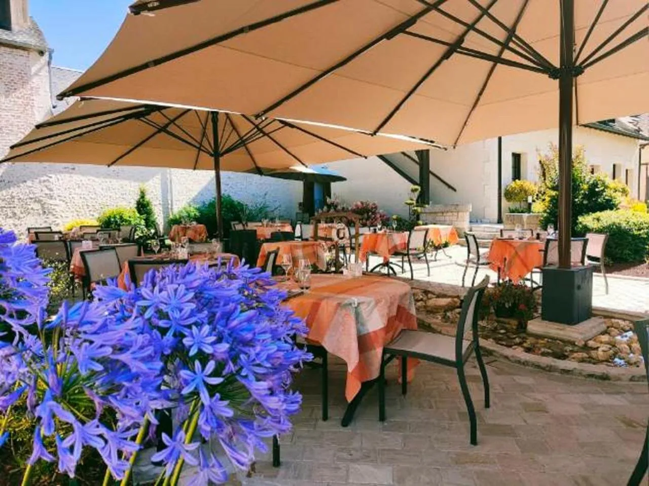 Patio in La Chaumière