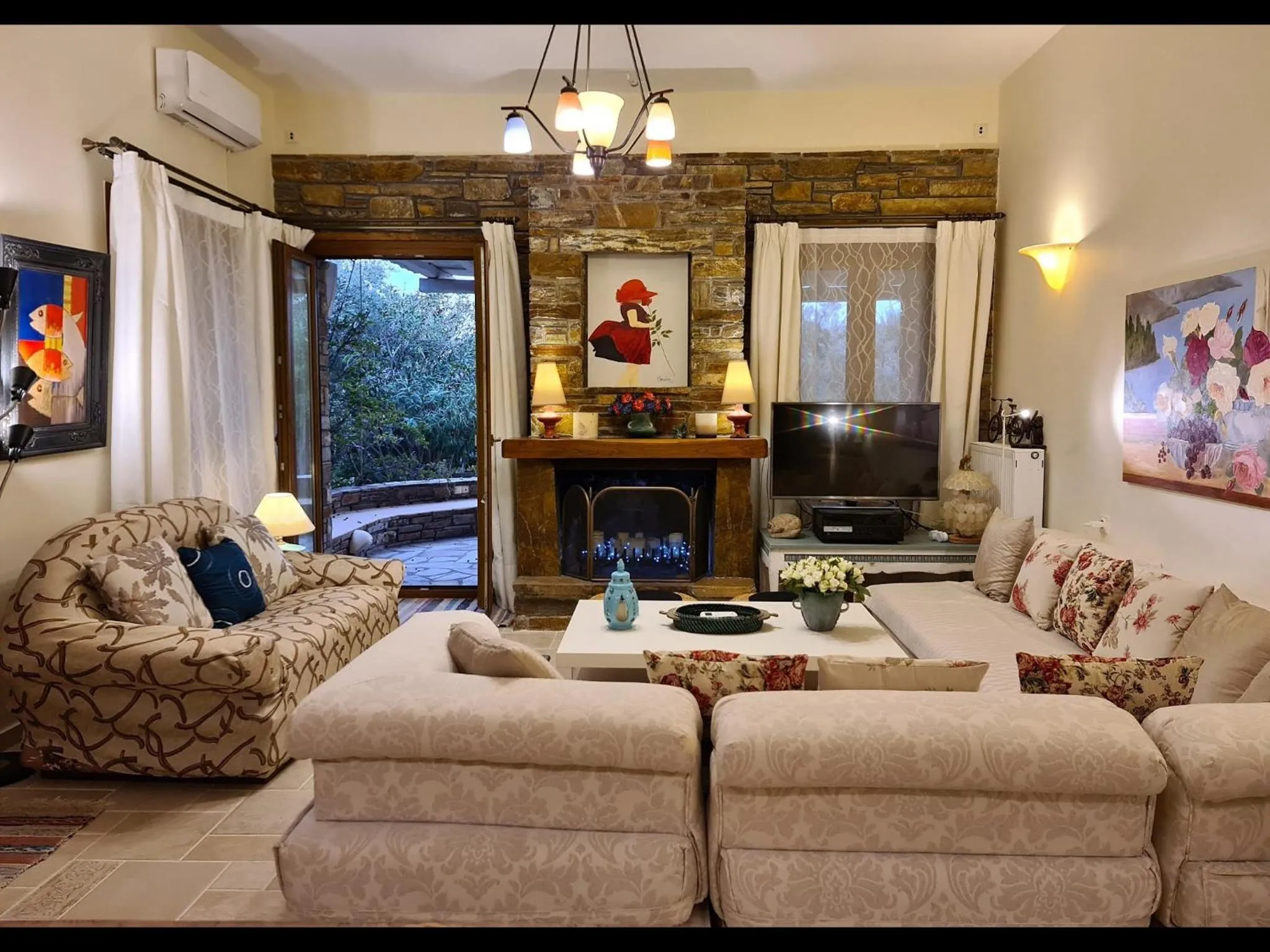 TV and multimedia in Villa Pari Manda