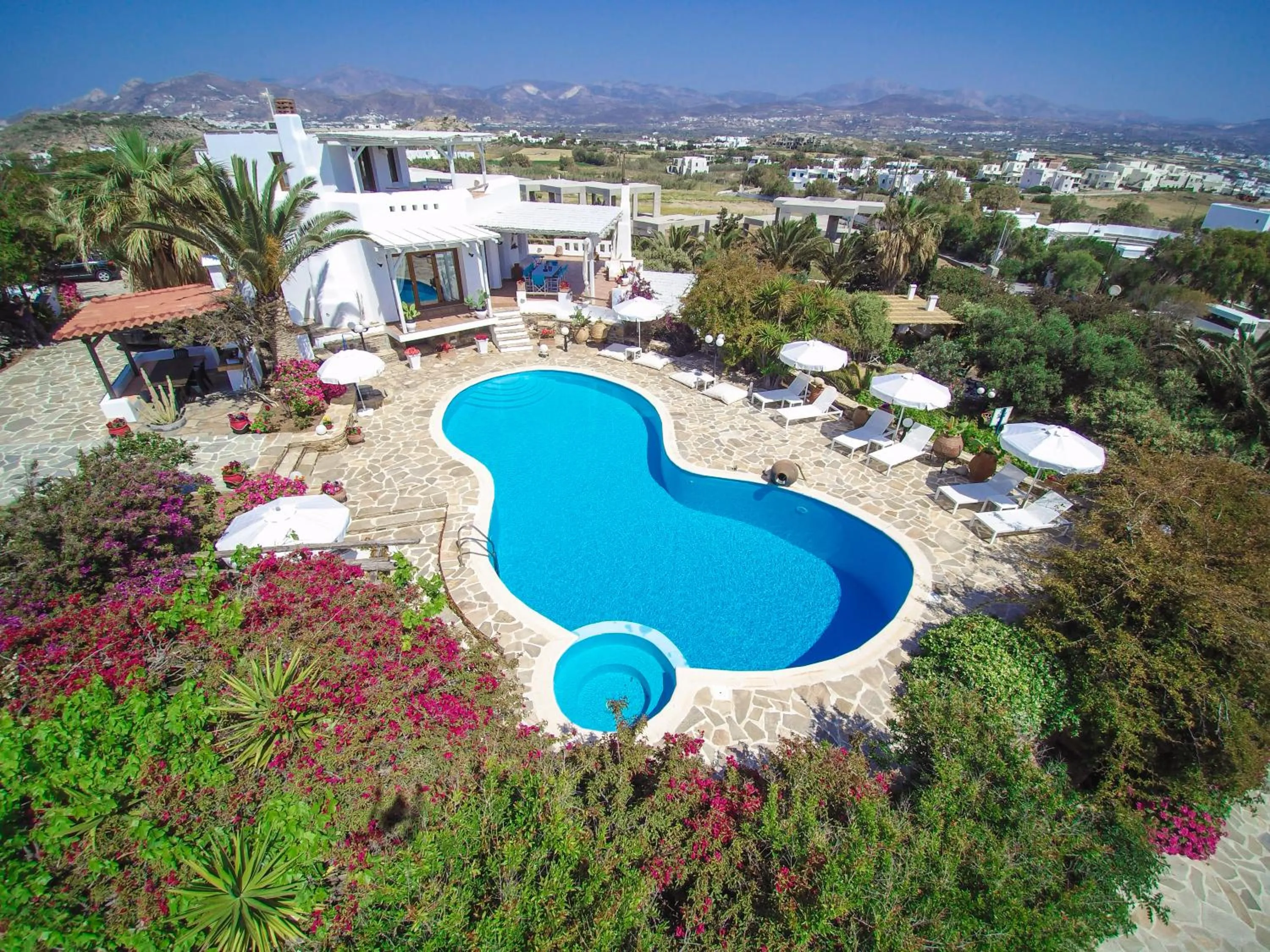 Property building in Villa Pari Manda