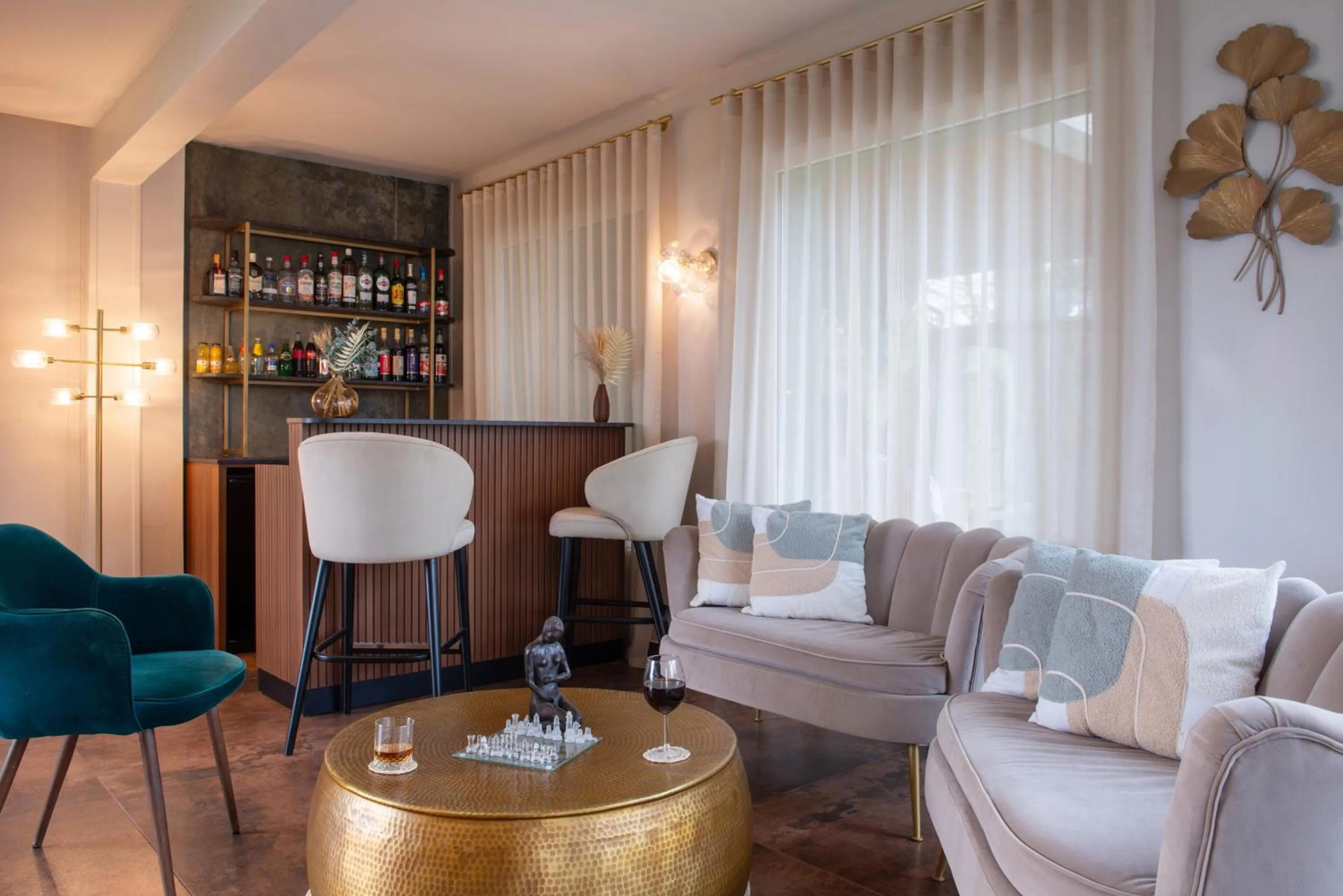 Lounge or bar in The Originals Boutique, Parc Hôtel, Orléans Sud