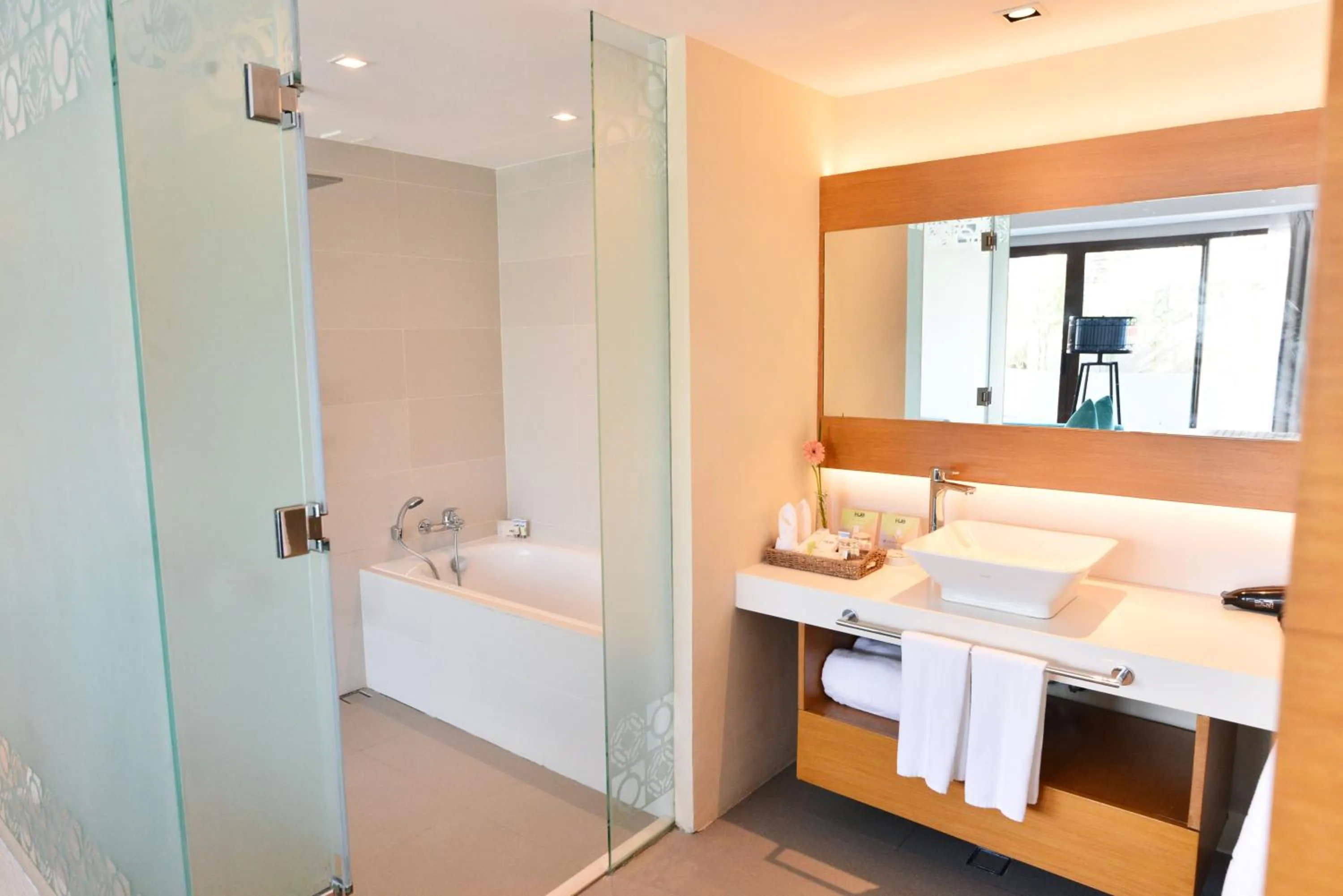 Bathroom in Hue Hotels and Resorts Boracay Managed by HII