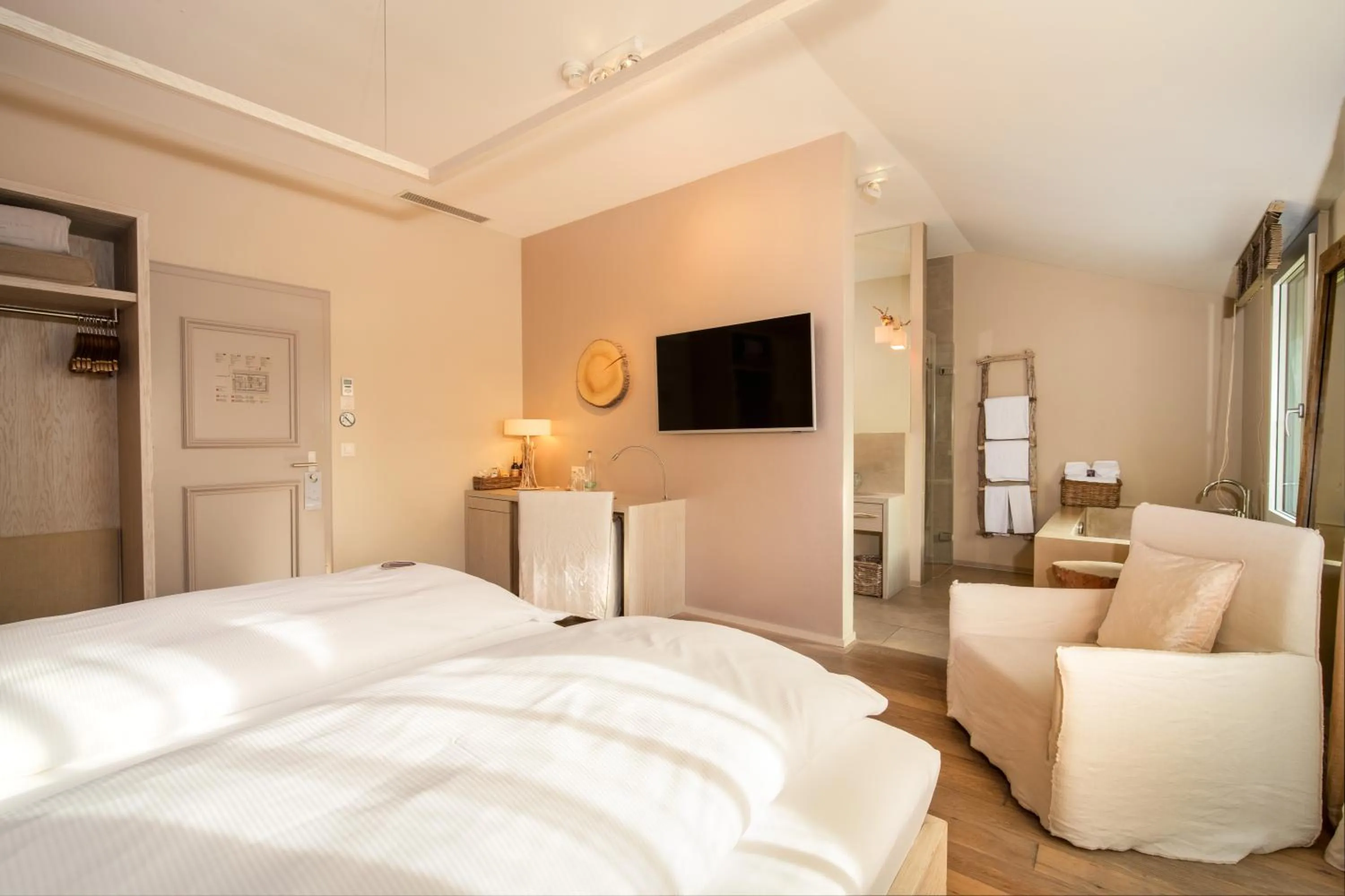 Bed in Seerose Resort & Spa