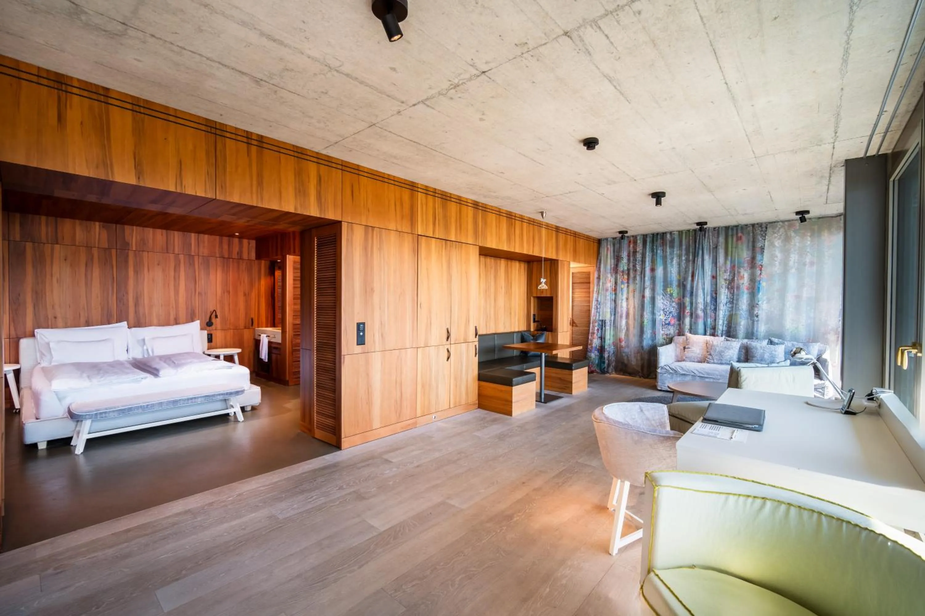 Bed in Seerose Resort & Spa